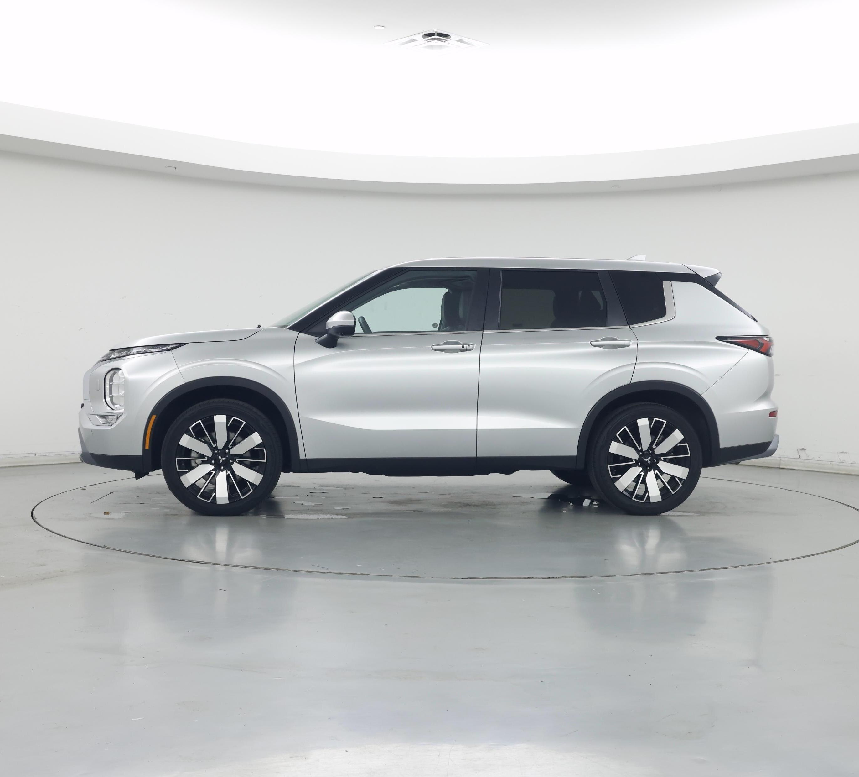 Thumbnail: 2025 Mitsubishi Outlander - 3