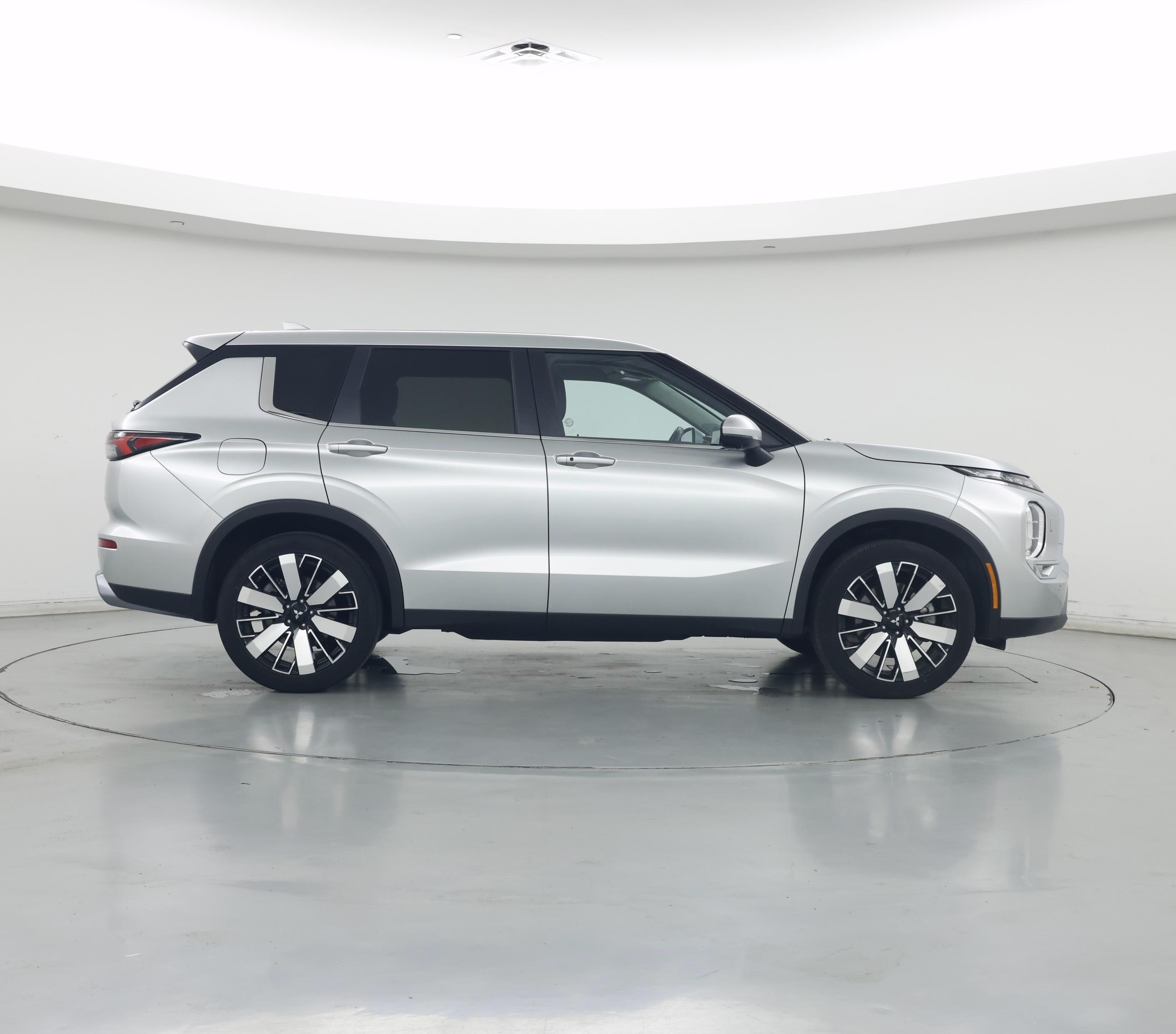 Thumbnail: 2025 Mitsubishi Outlander - 7
