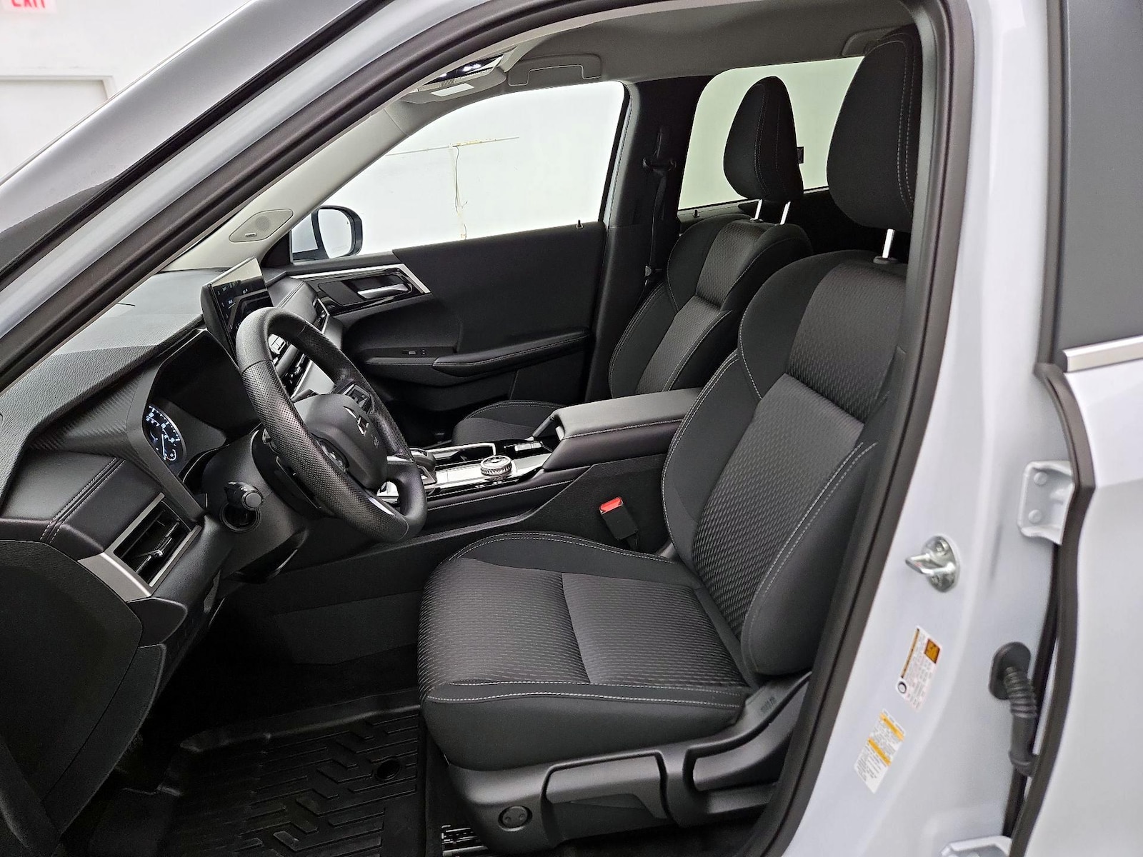2025 Mitsubishi Outlander ES - Photo 10