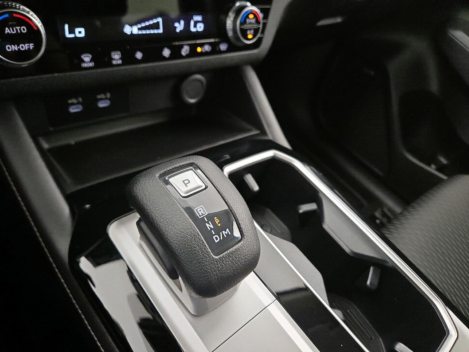 2025 Mitsubishi Outlander ES - Photo 16