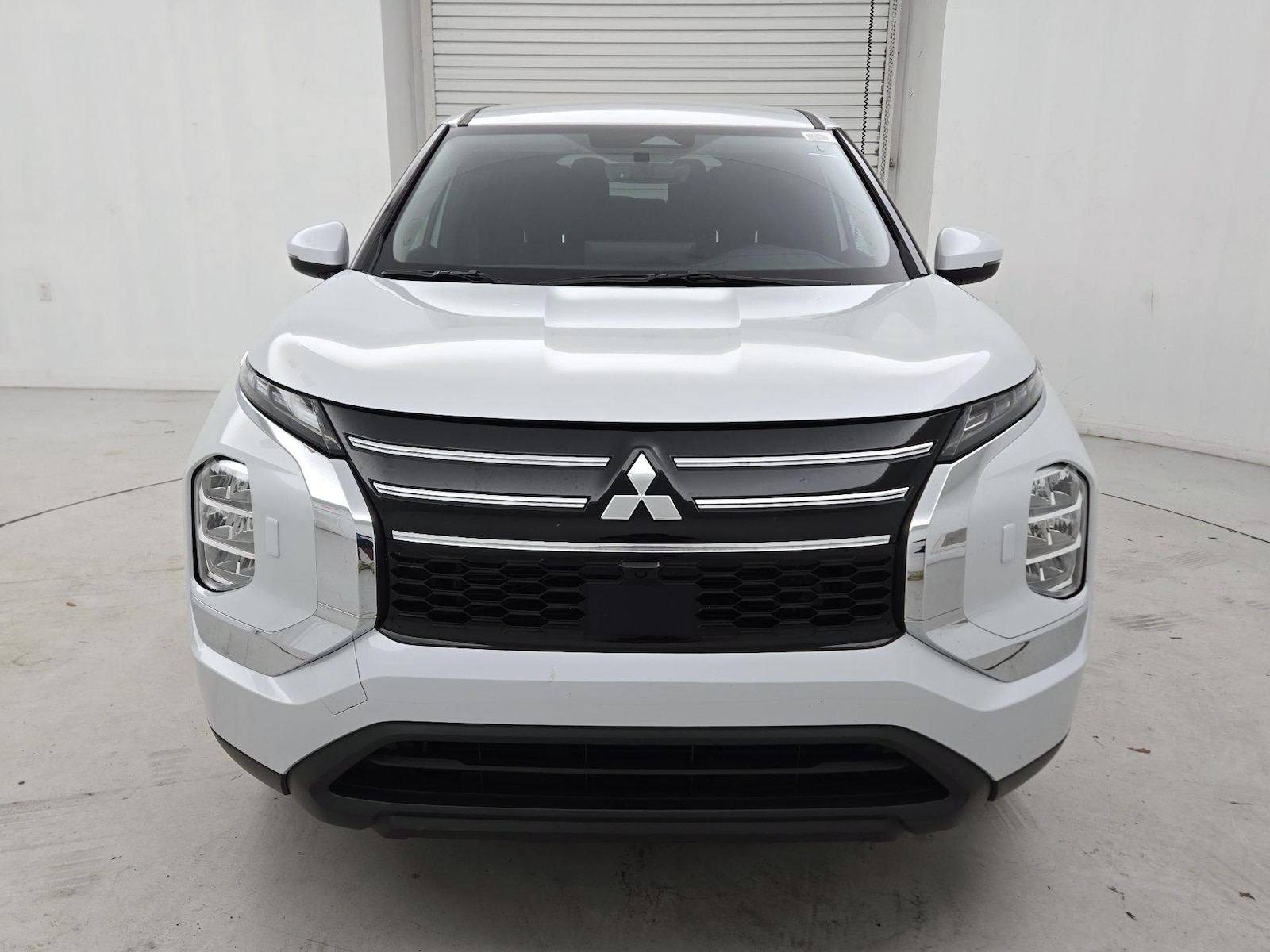 2025 Mitsubishi Outlander ES - Photo 2