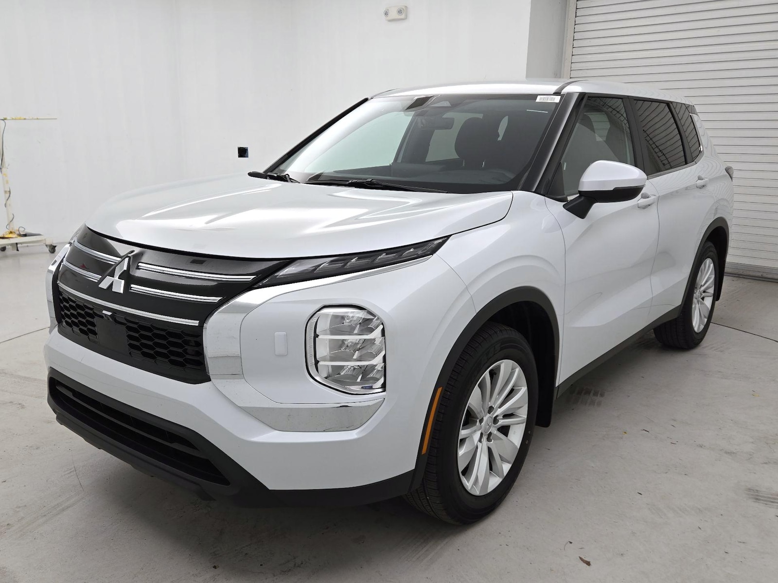 2025 Mitsubishi Outlander ES - Photo 3