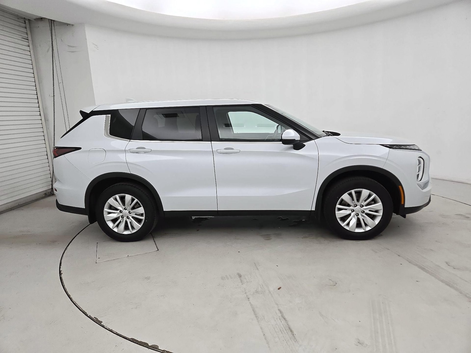 2025 Mitsubishi Outlander ES - Photo 4