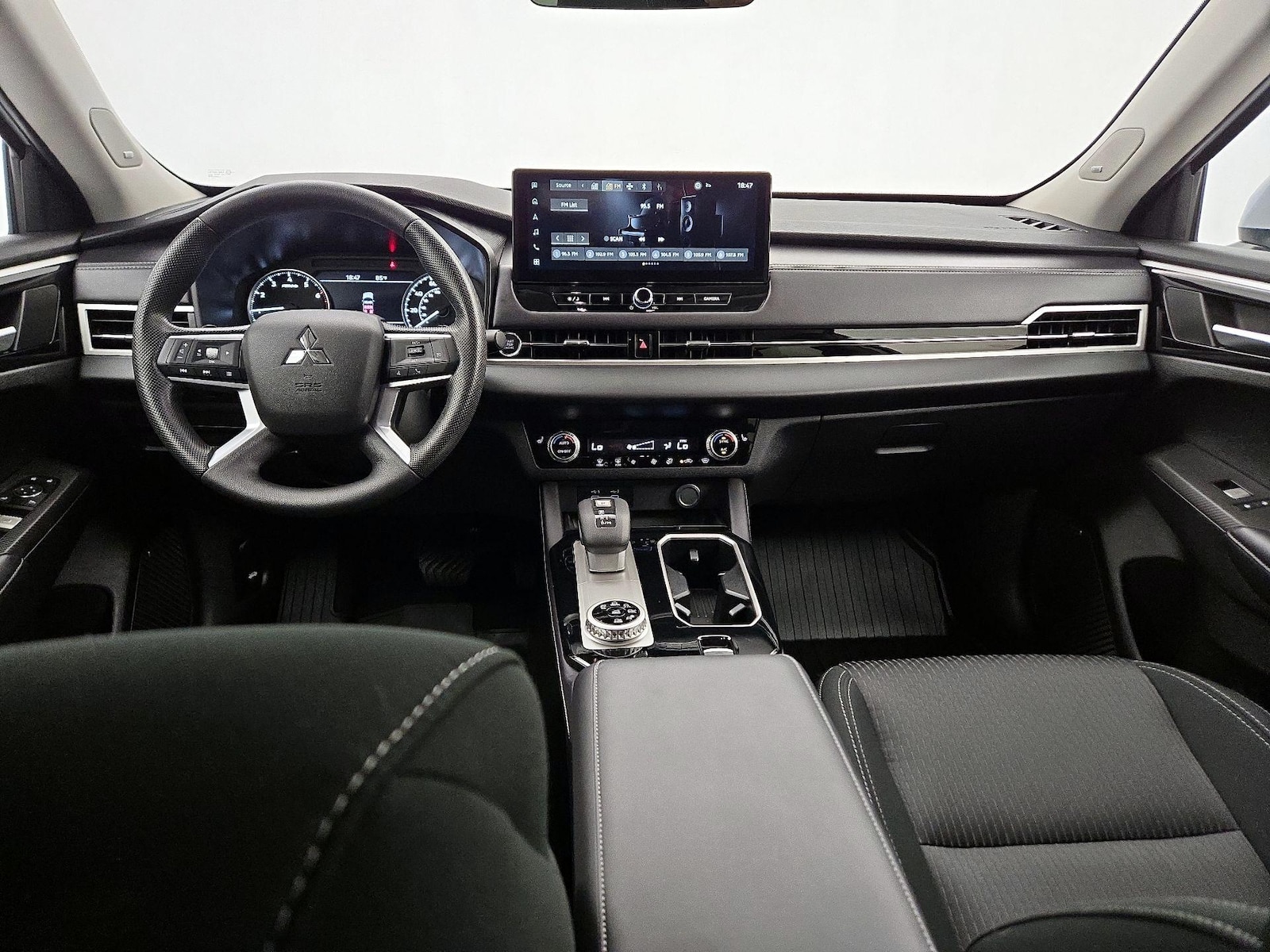 2025 Mitsubishi Outlander ES - Photo 8