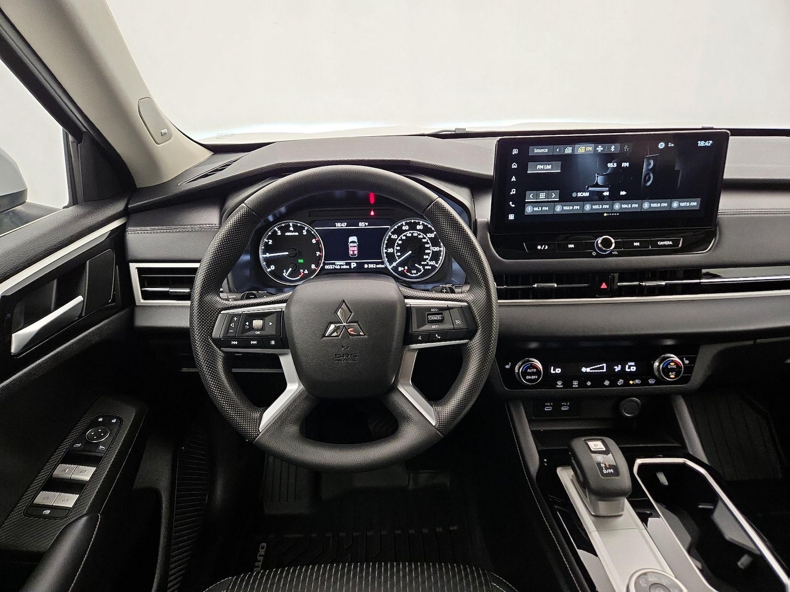 2025 Mitsubishi Outlander ES - Photo 9