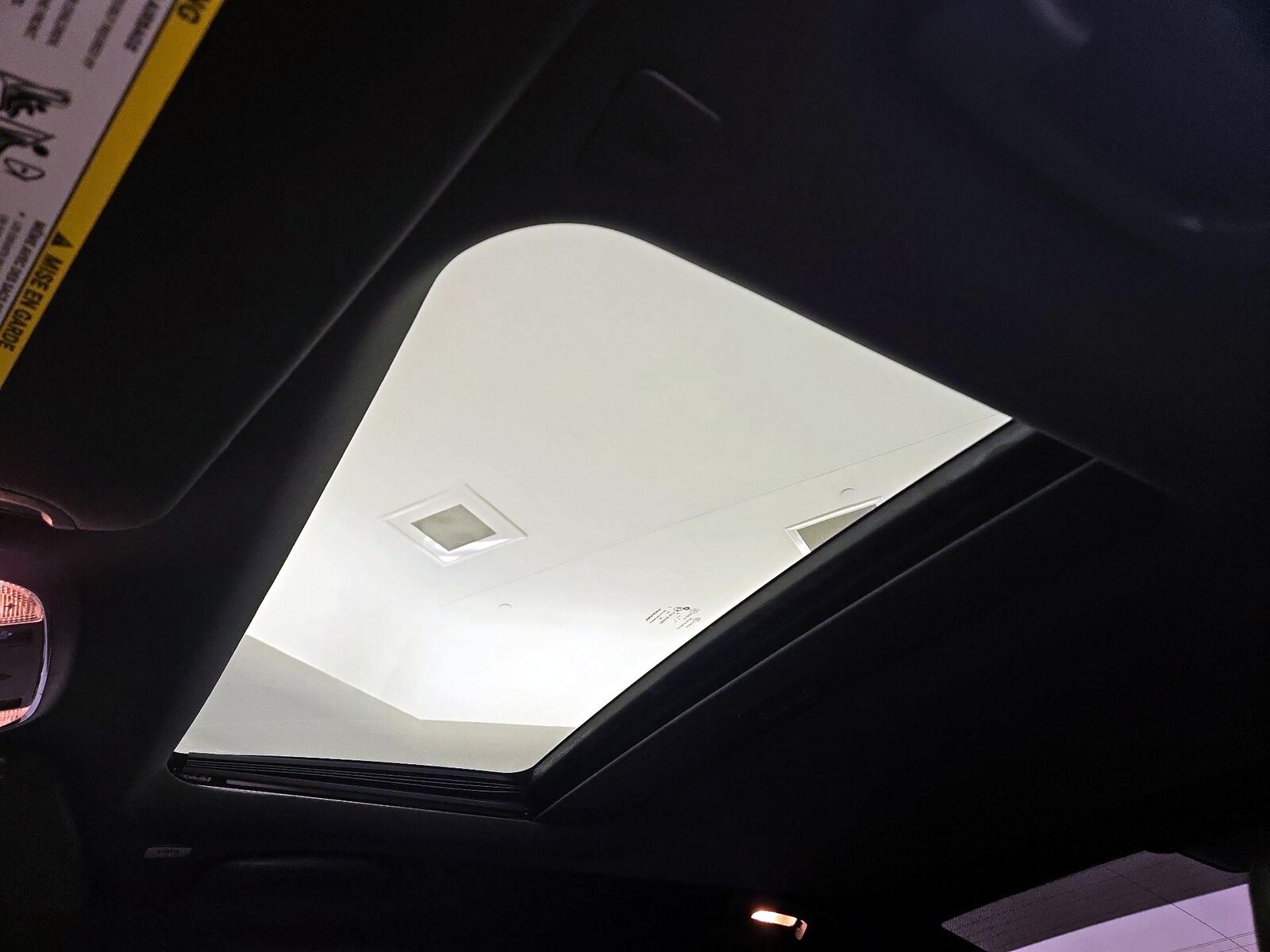 Sunroof(s) & Overhead Airbags