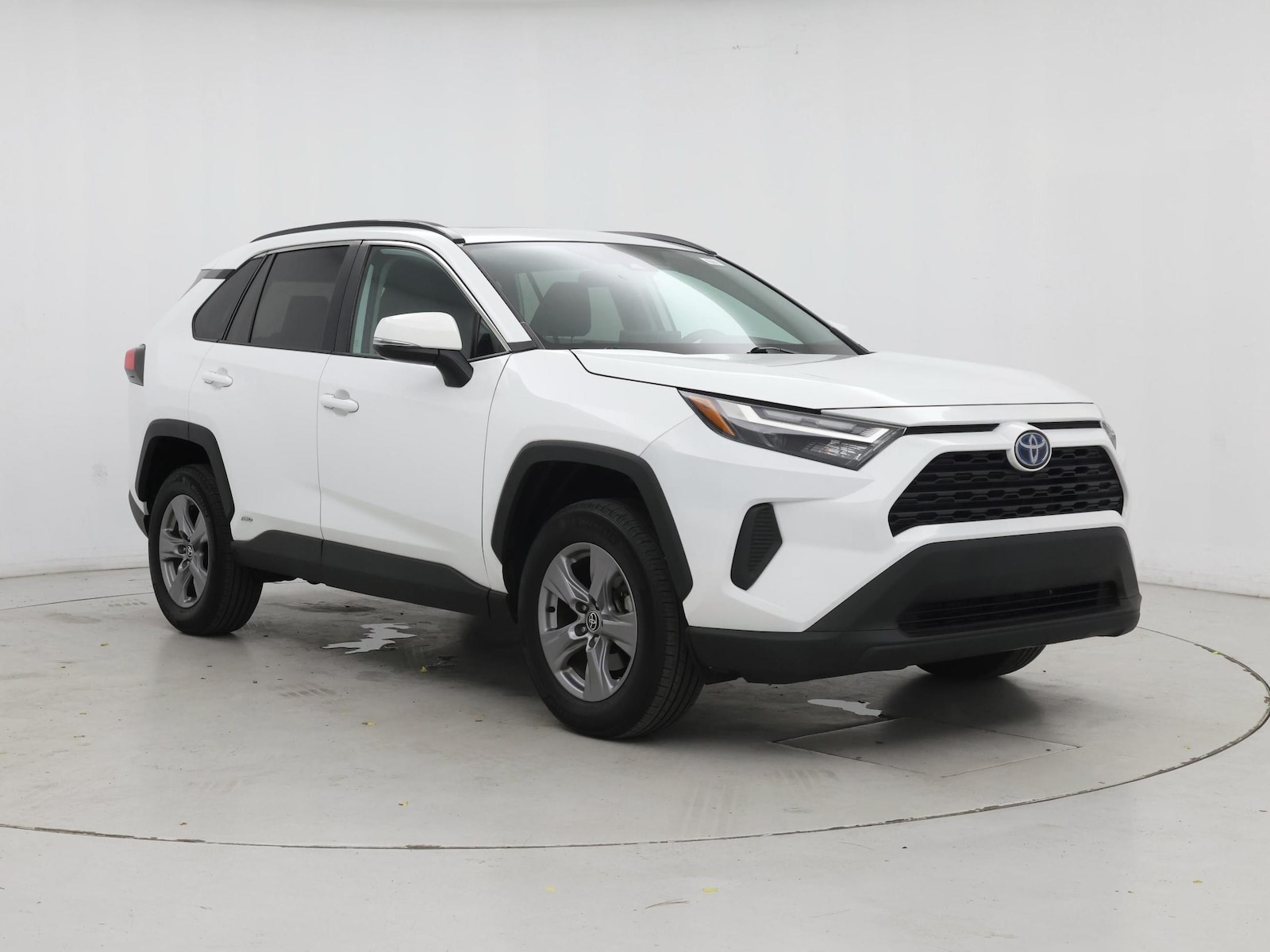2022 Toyota RAV4 XLE - Photo 2