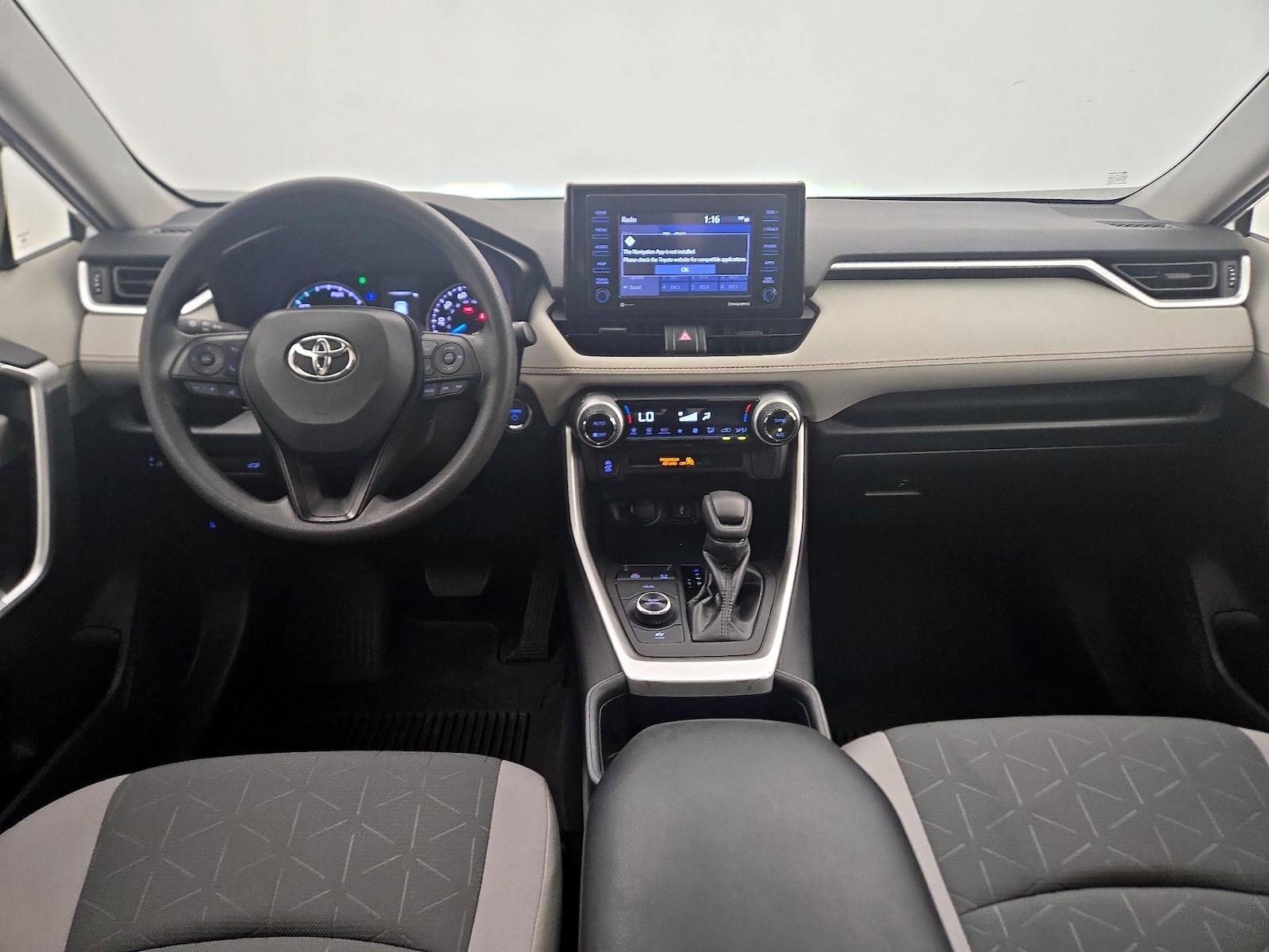 2022 Toyota RAV4 XLE - Photo 10
