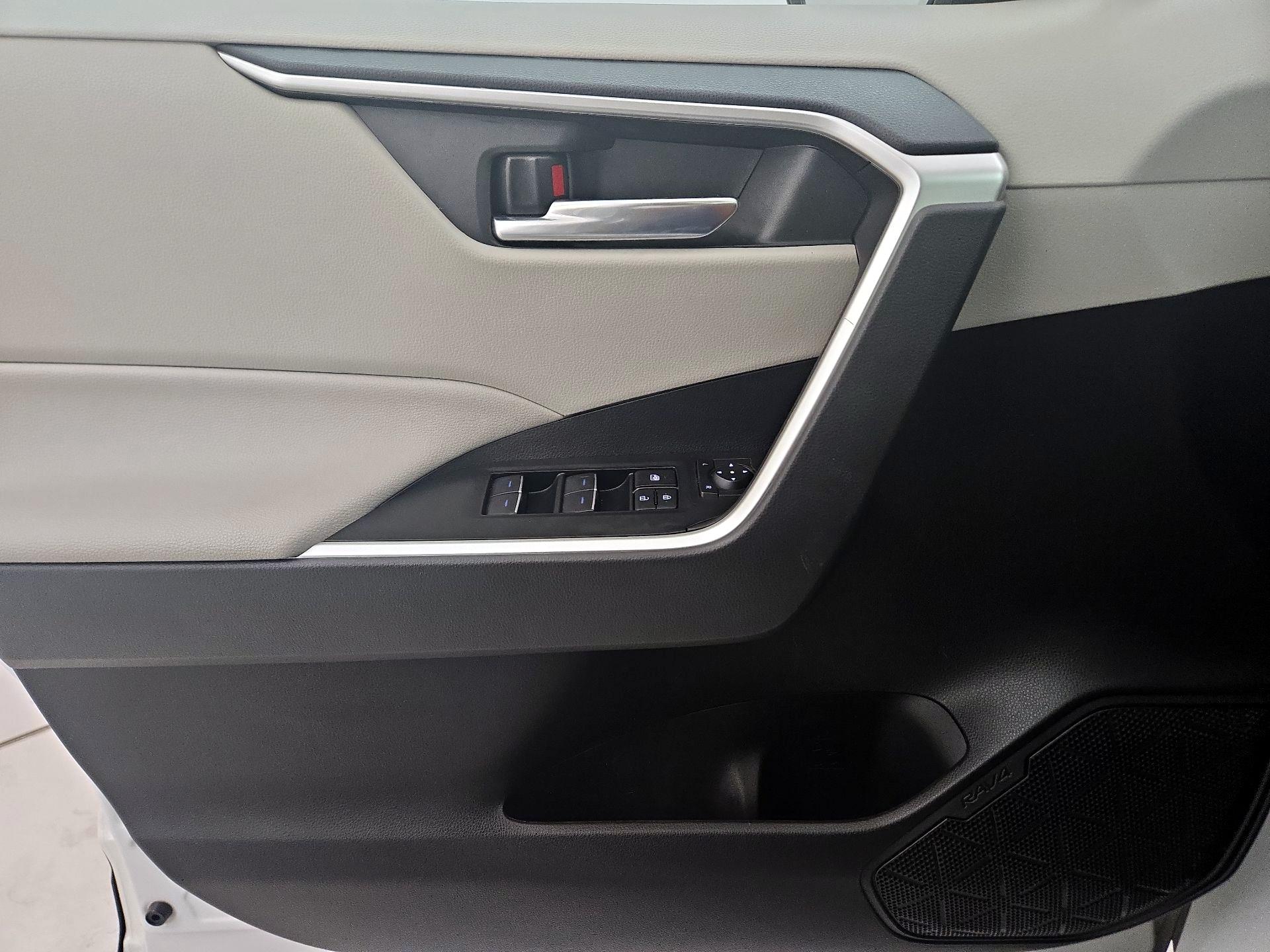 Thumbnail: 2022 Toyota RAV4 - 12