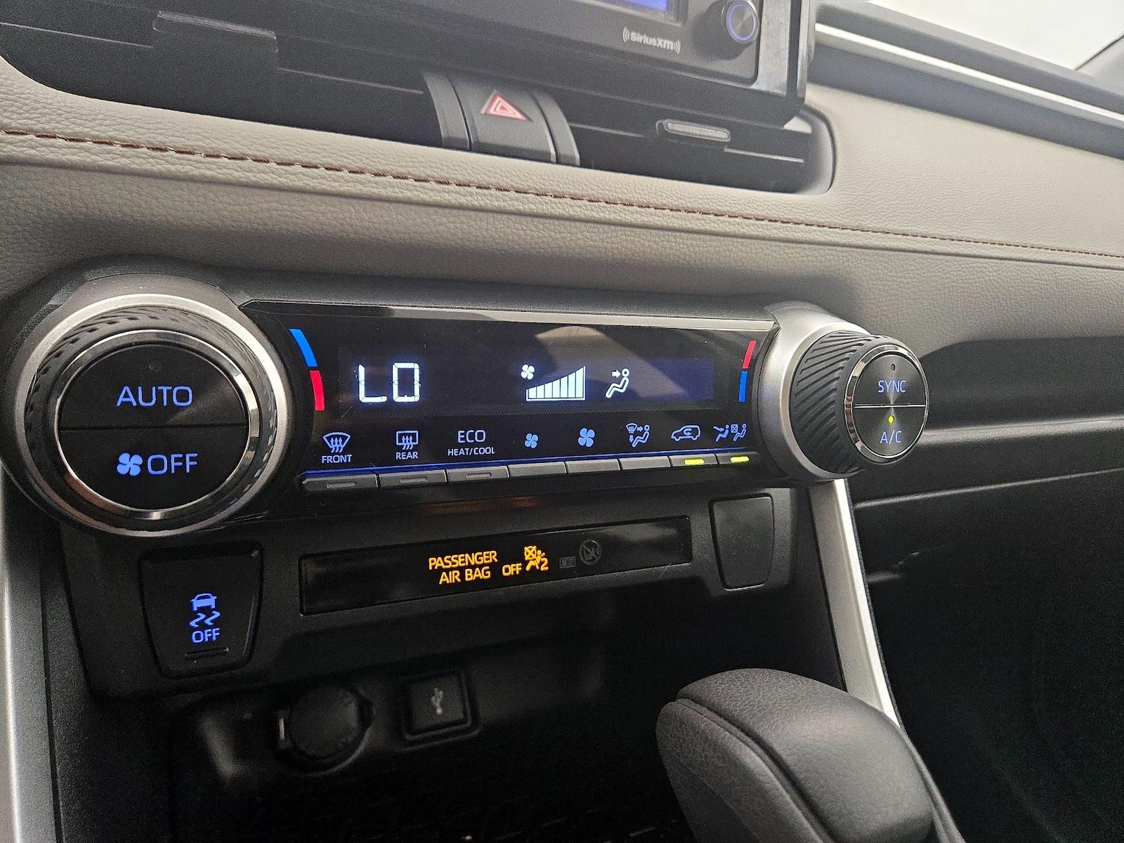 2022 Toyota RAV4 XLE - Photo 17