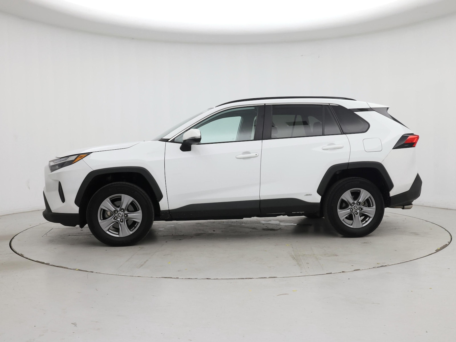 2022 Toyota RAV4 XLE - Photo 4