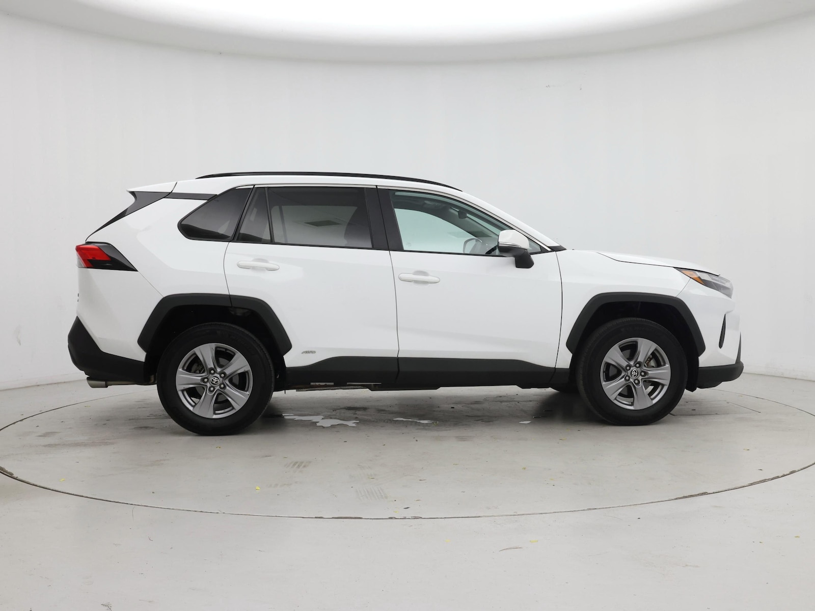2022 Toyota RAV4 XLE - Photo 8