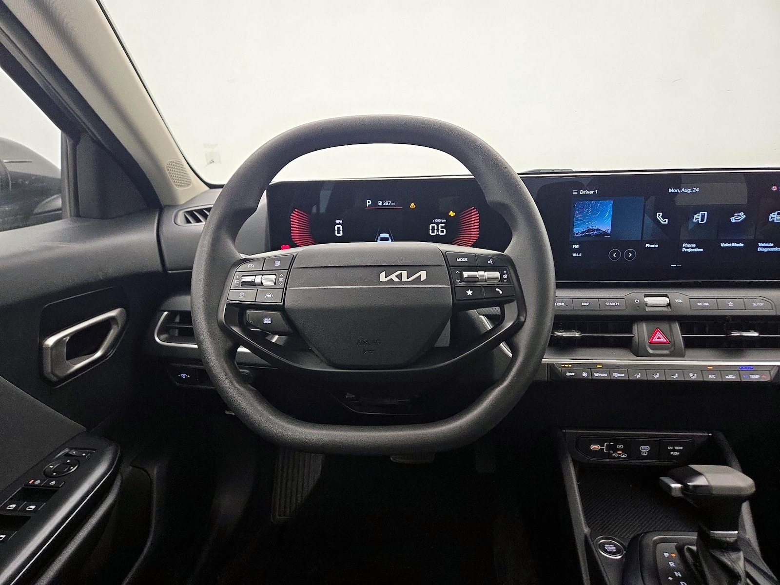 2025 Kia K4 LXS - Photo 11