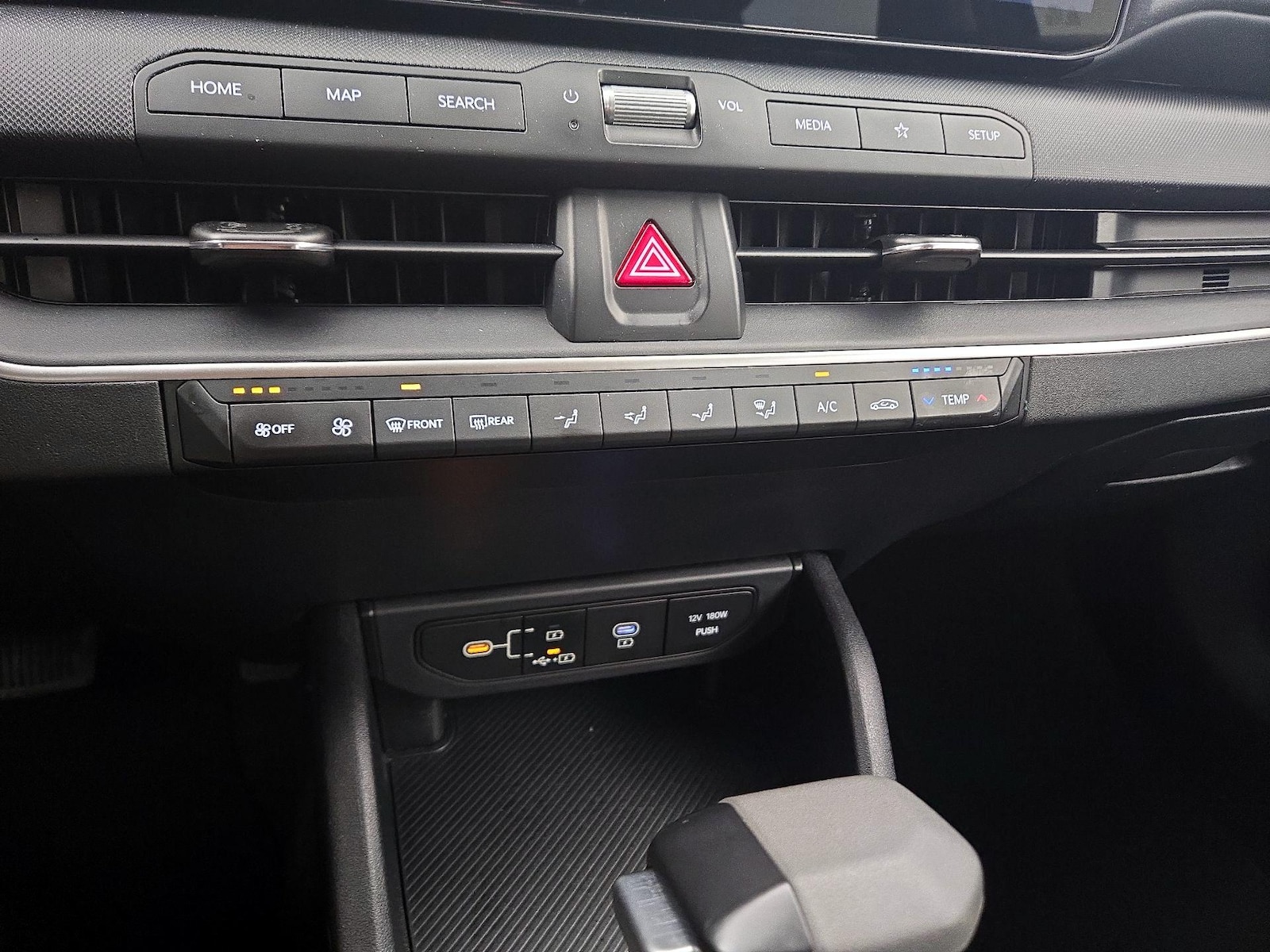 2025 Kia K4 LXS - Photo 17