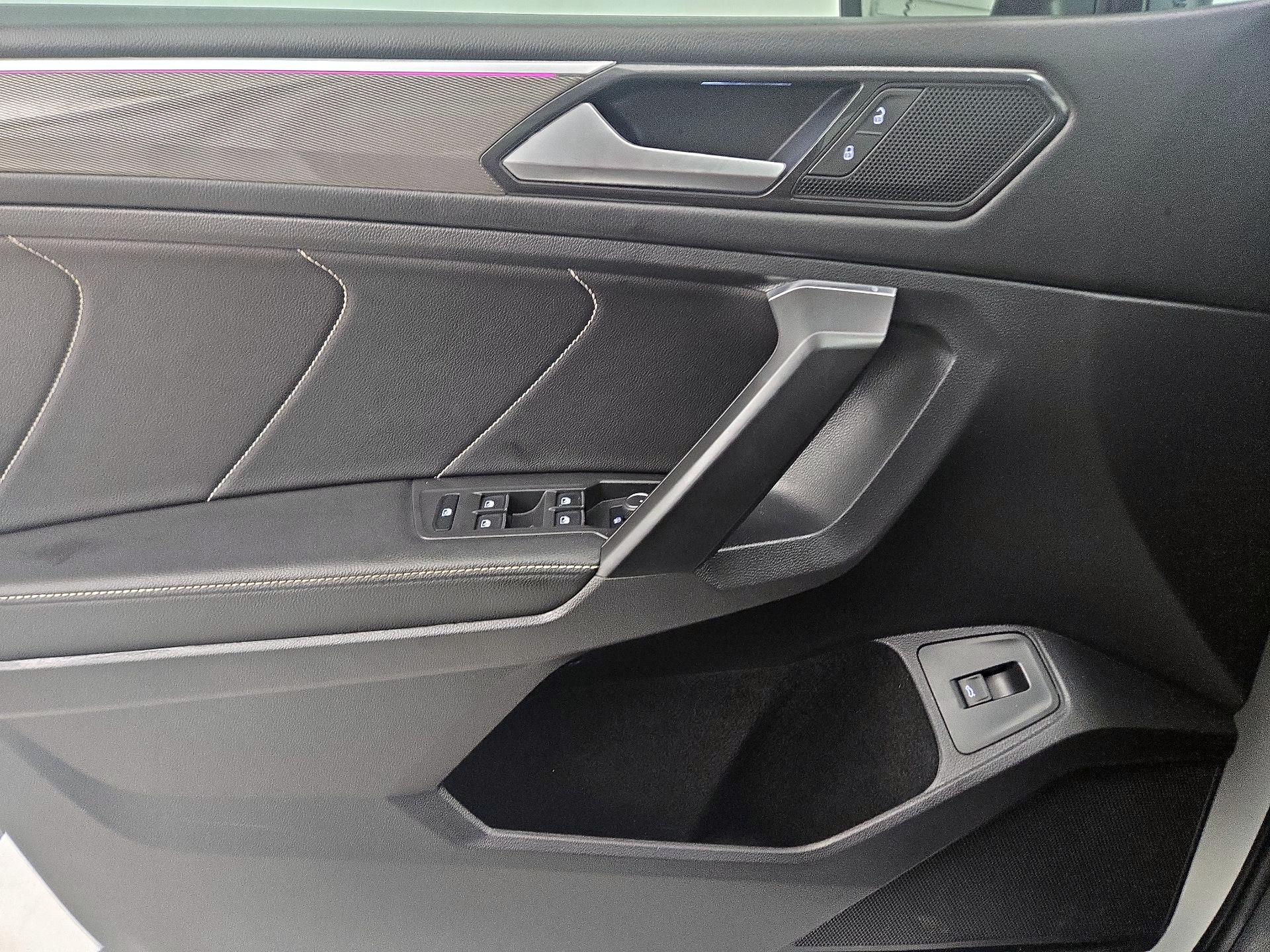 Thumbnail: 2022 Volkswagen Tiguan - 12