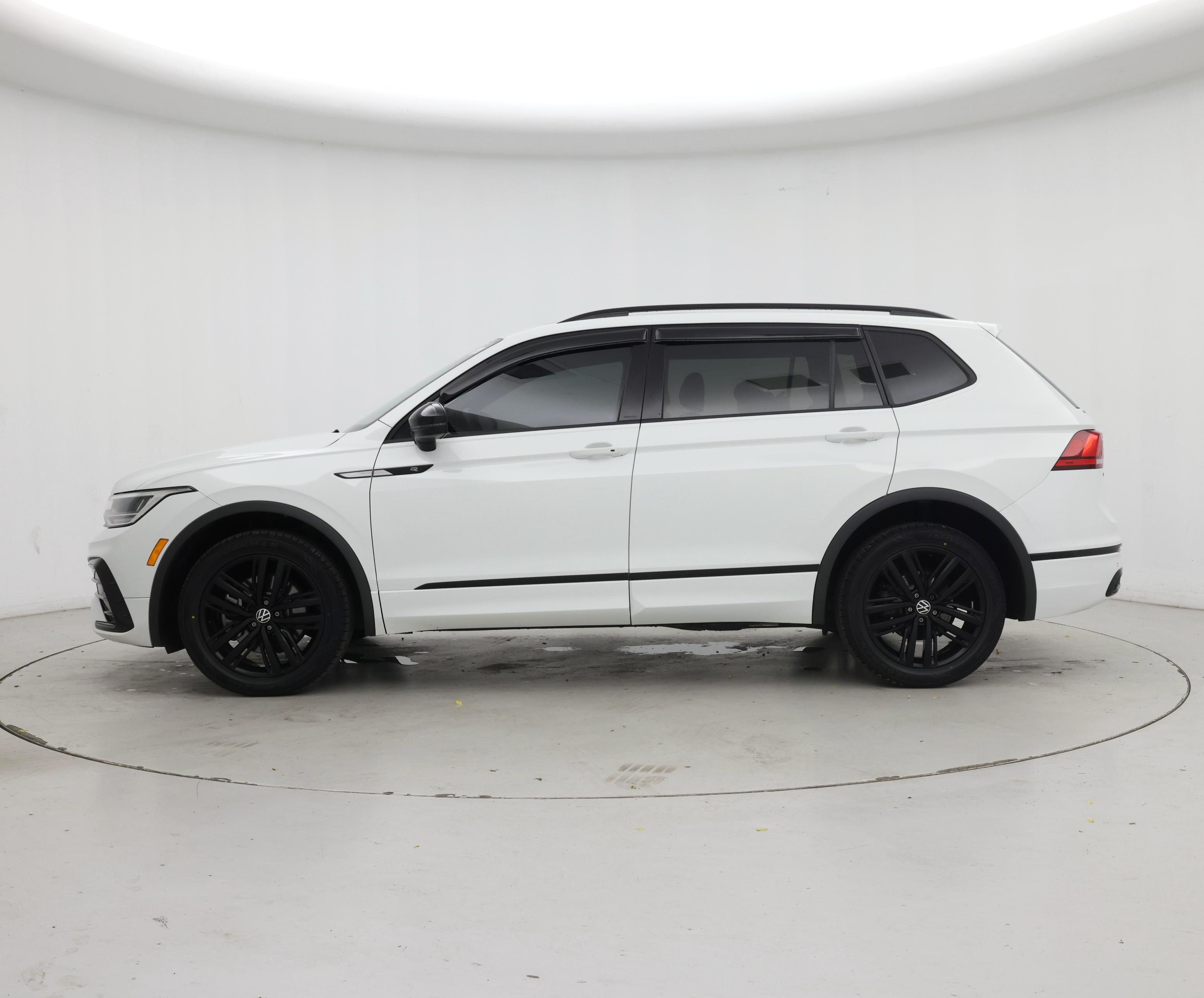 Thumbnail: 2022 Volkswagen Tiguan - 3
