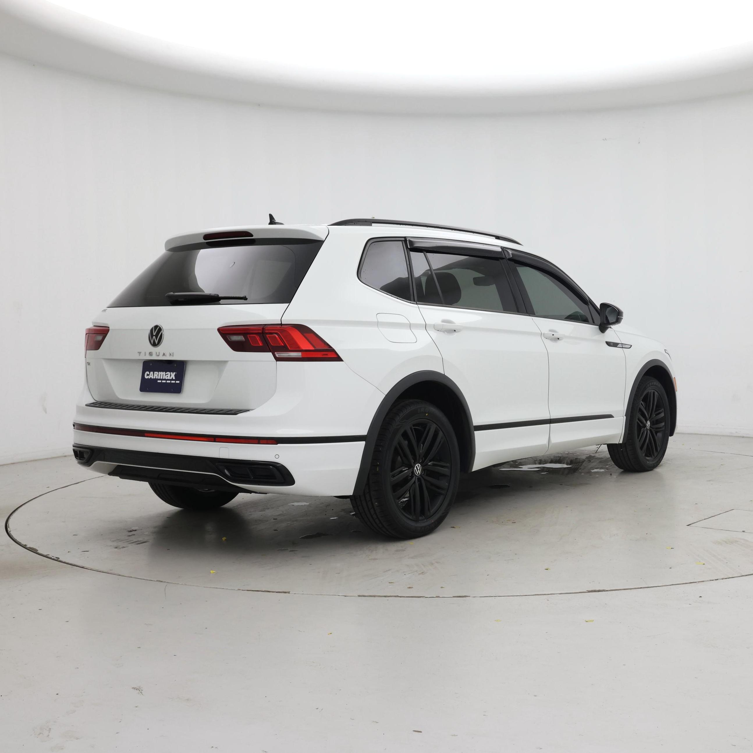 Thumbnail: 2022 Volkswagen Tiguan - 8