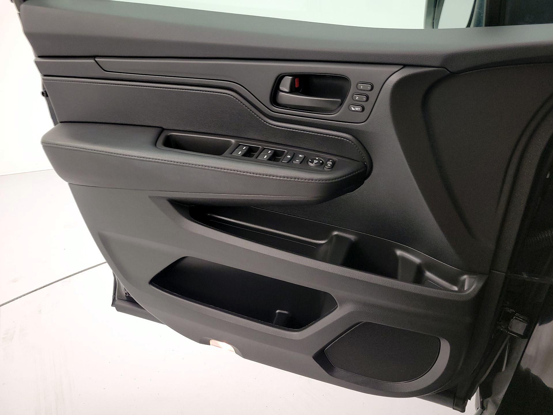 Thumbnail: 2021 Honda Odyssey - 12