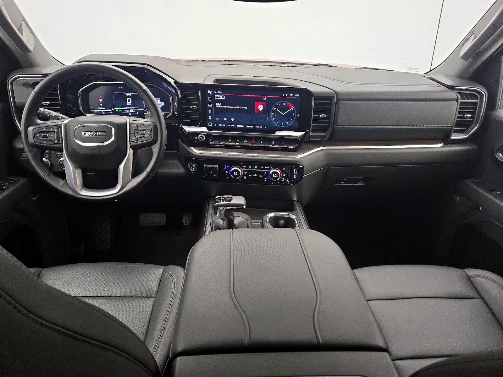 2025 GMC Sierra 1500 SLT - Photo 10