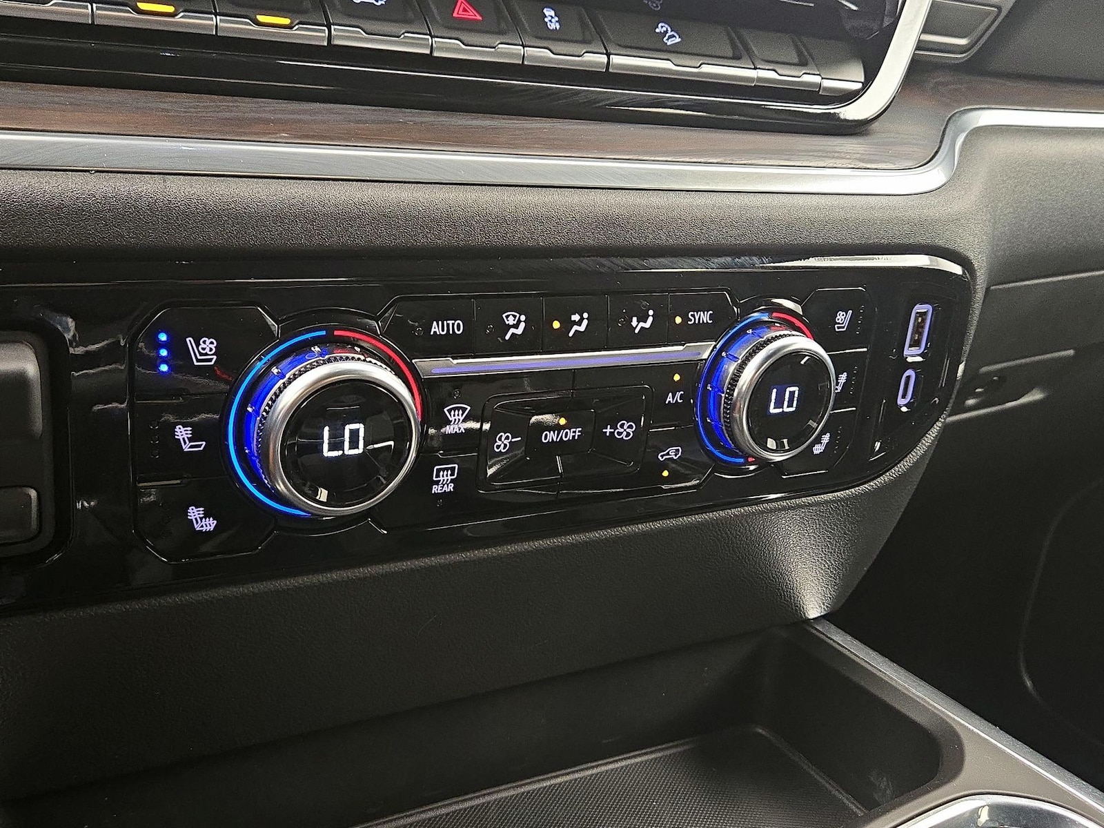 2025 GMC Sierra 1500 SLT - Photo 17