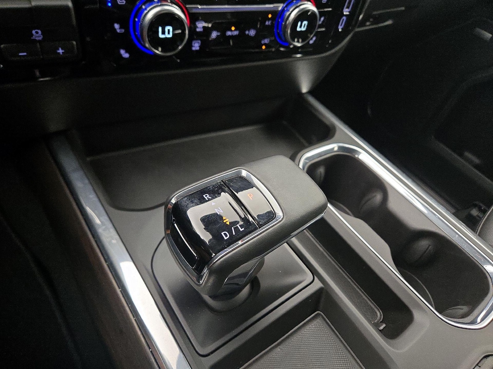 2025 GMC Sierra 1500 SLT - Photo 18