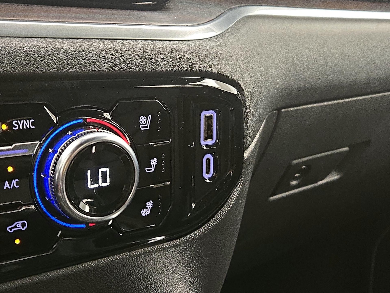 2025 GMC Sierra 1500 SLT - Photo 19