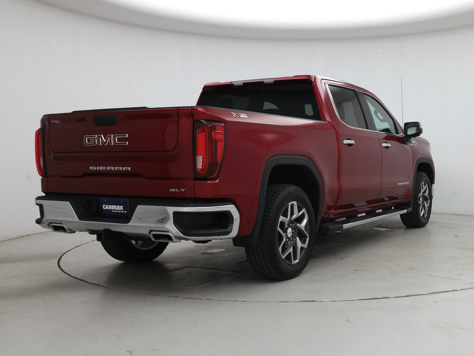 2025 GMC Sierra 1500 SLT - Photo 9