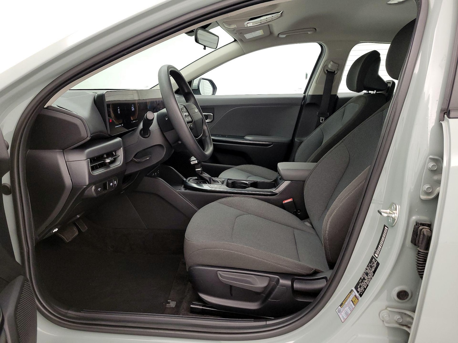 2025 Kia K4 LXS - Photo 12