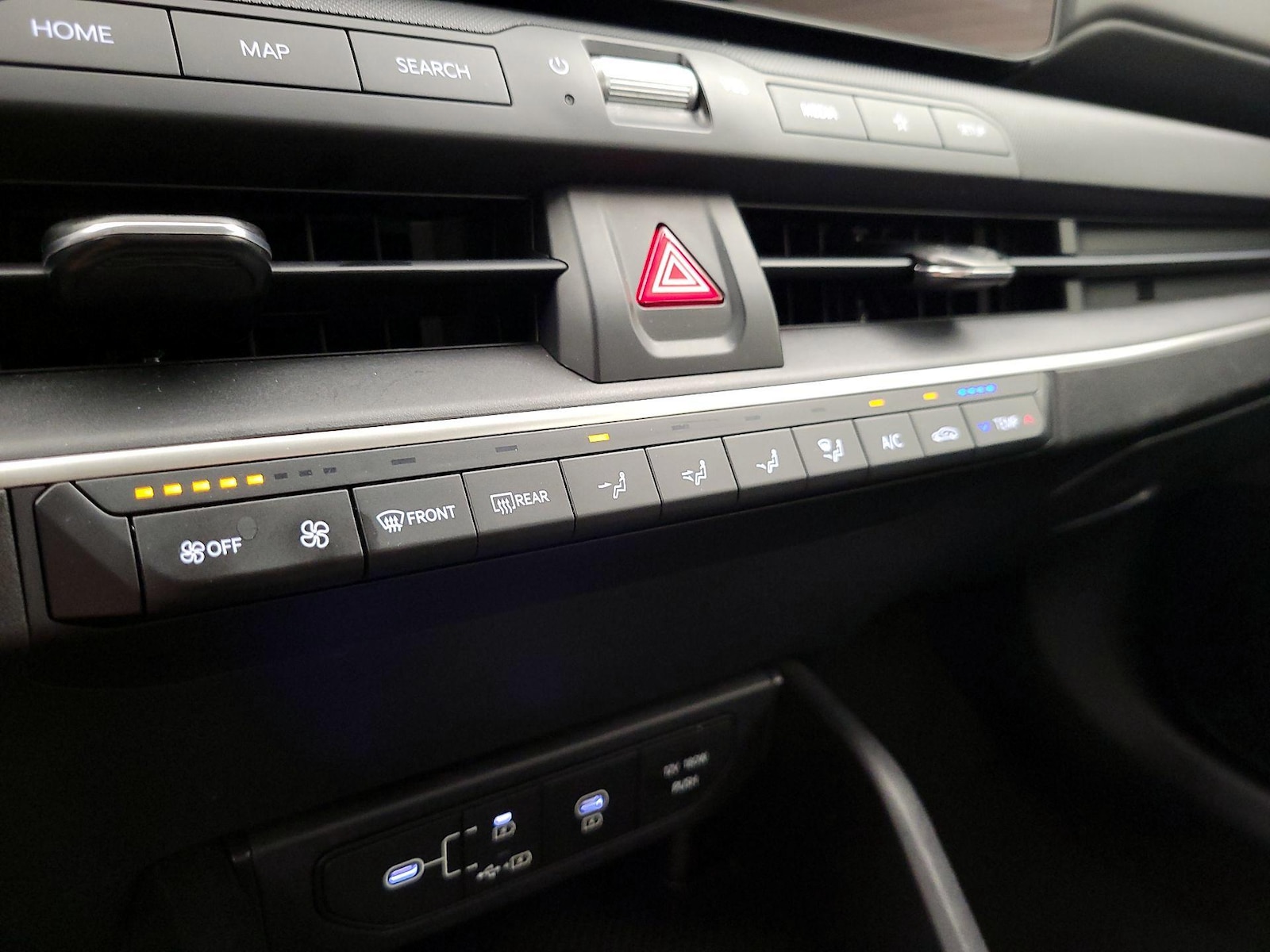 2025 Kia K4 LXS - Photo 17