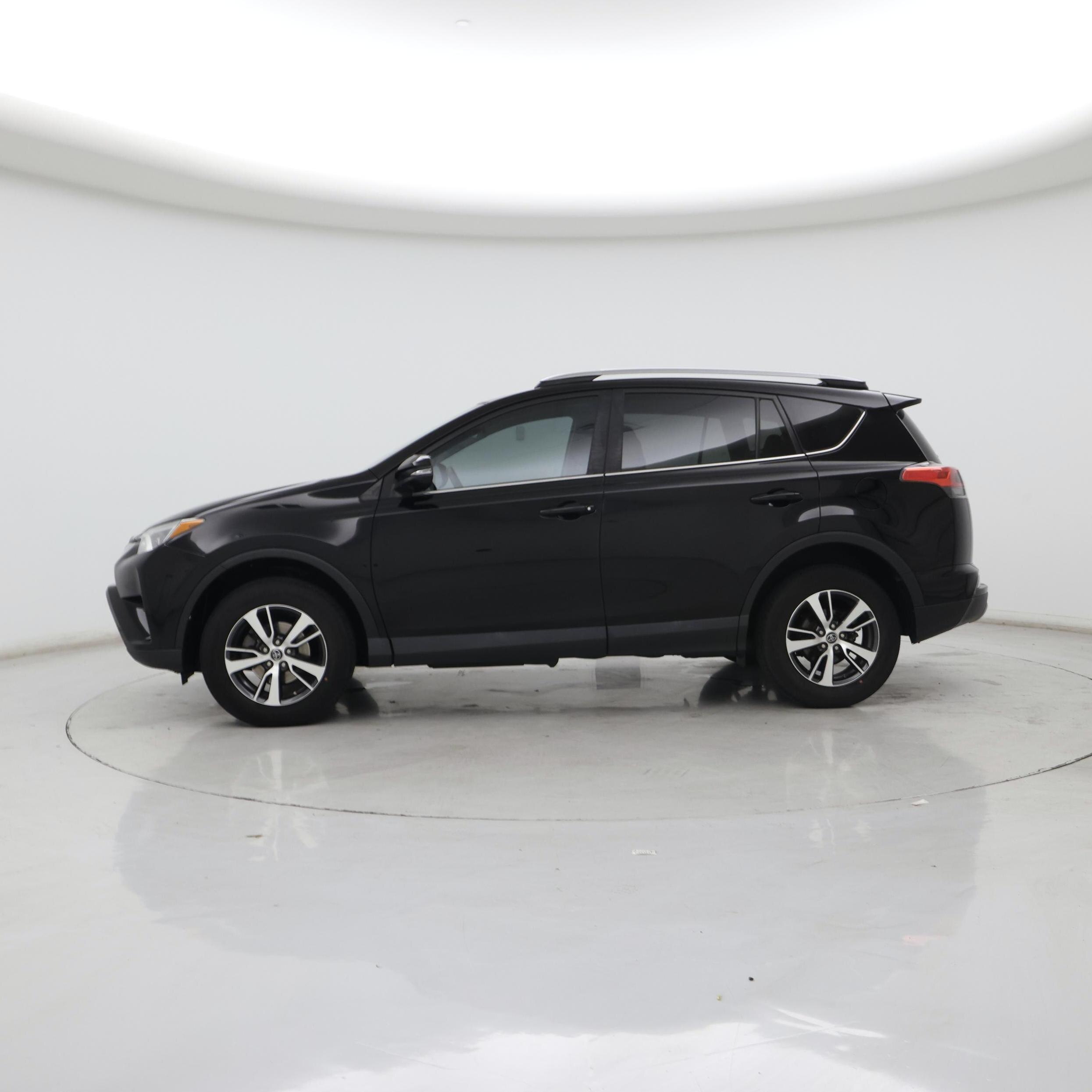 Thumbnail: 2018 Toyota RAV4 - 3