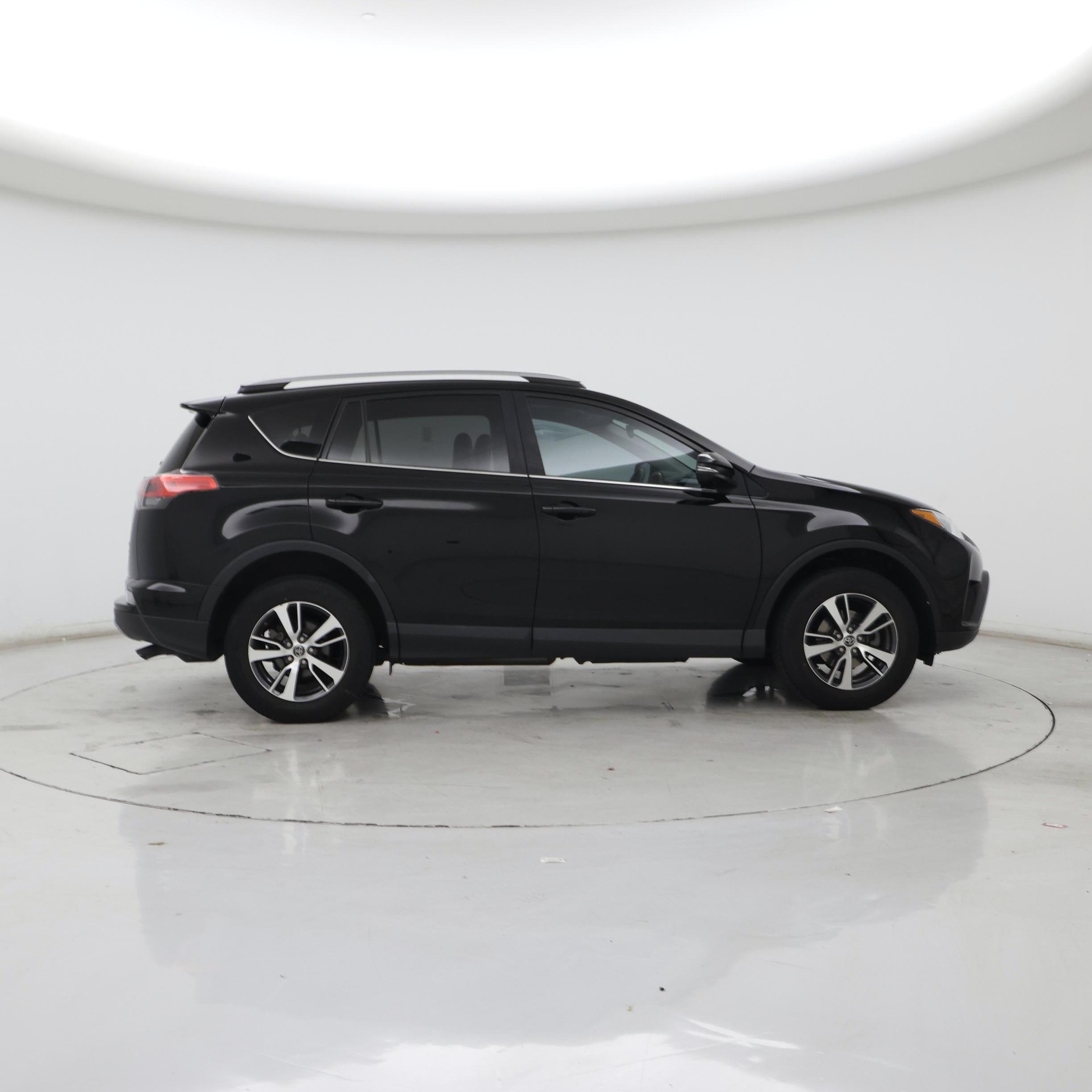 Thumbnail: 2018 Toyota RAV4 - 7