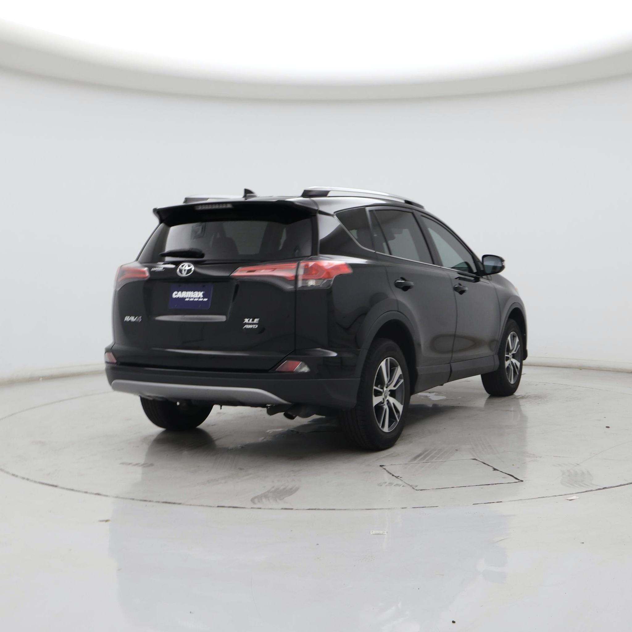 Thumbnail: 2018 Toyota RAV4 - 8