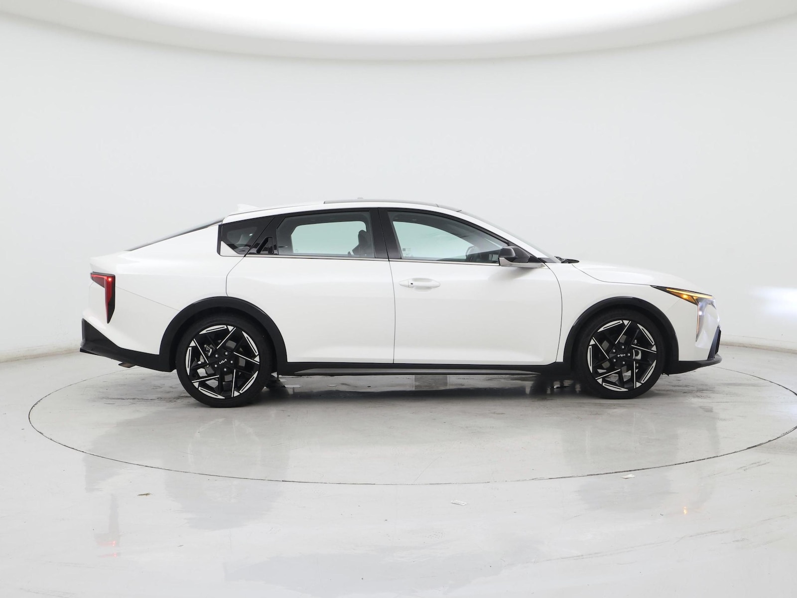 2025 Kia K4 GT-Line - Photo 8