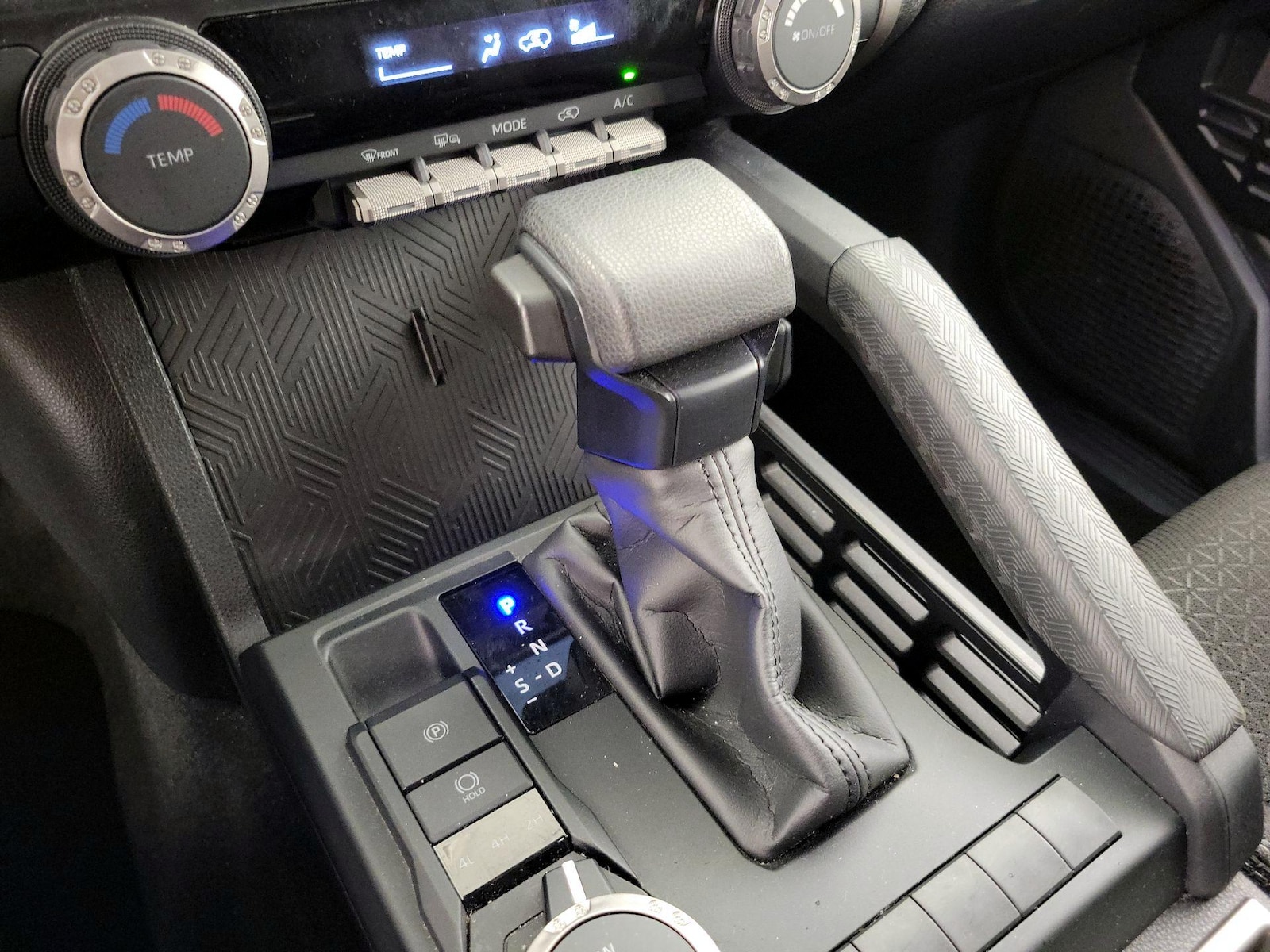 2025 Toyota 4Runner SR5 - Photo 18