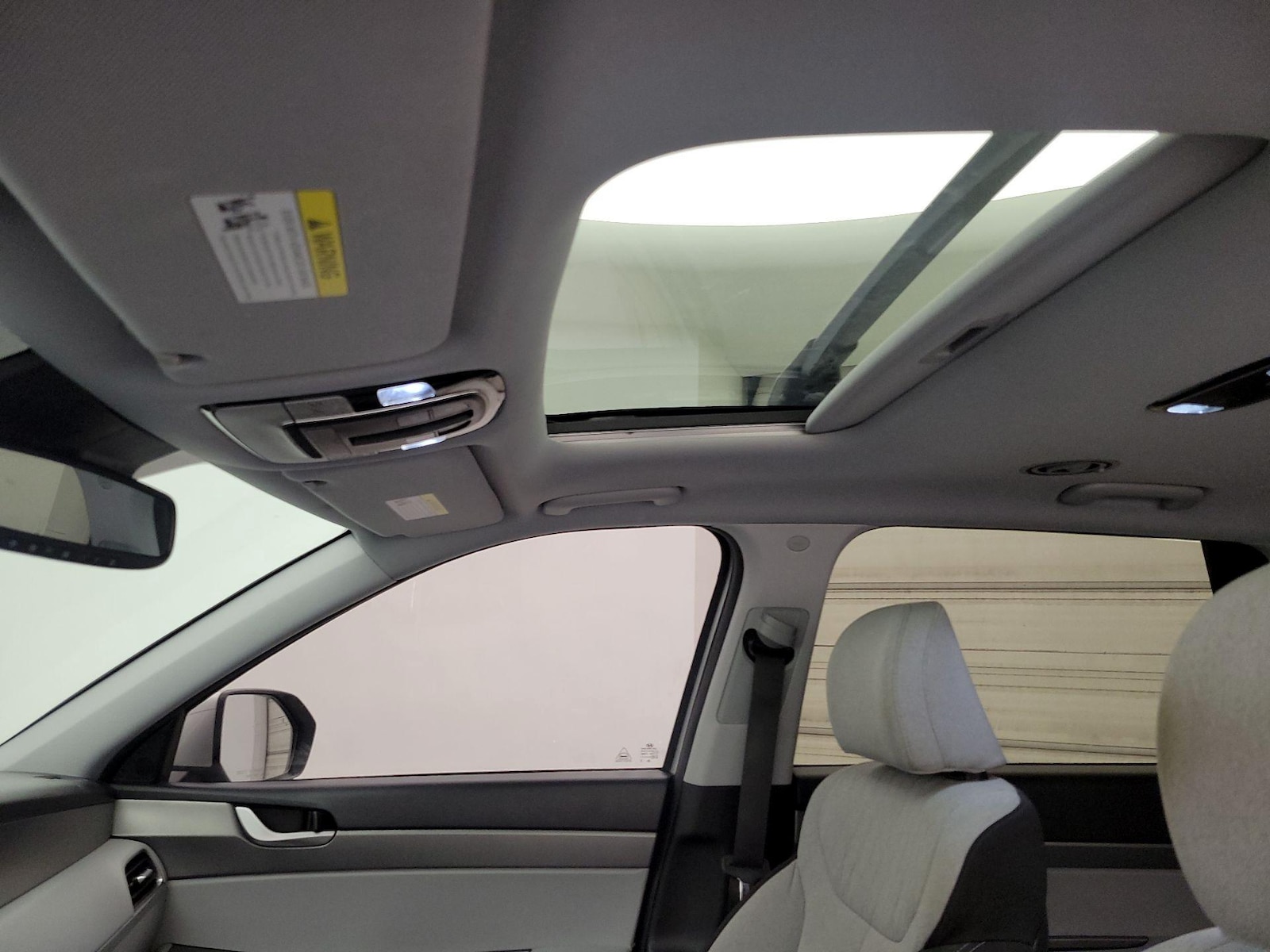 Sunroof(s) & Overhead Airbags