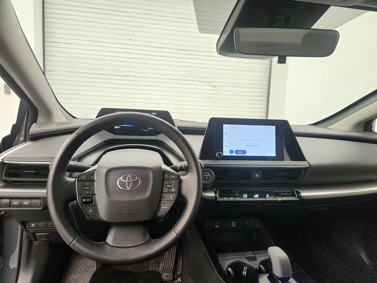 2025 Toyota Prius LE - Photo 11