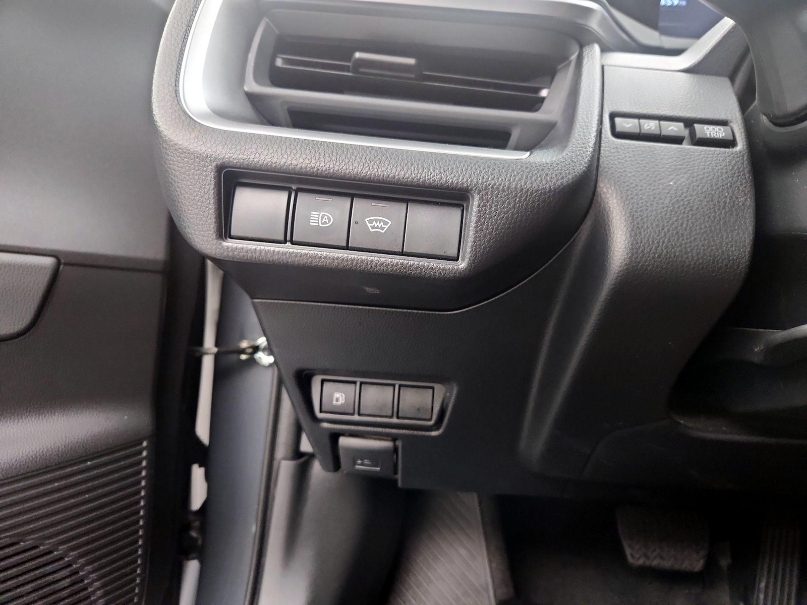 2025 Toyota Prius LE - Photo 14