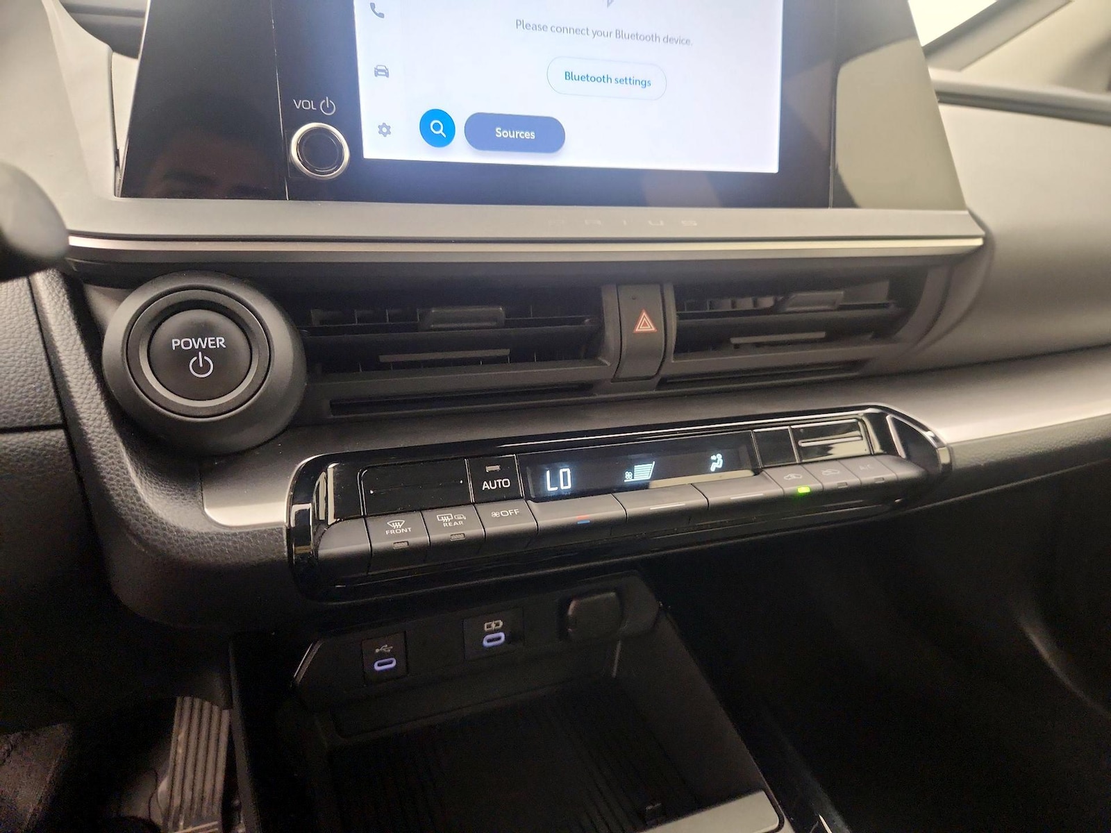 2025 Toyota Prius LE - Photo 17