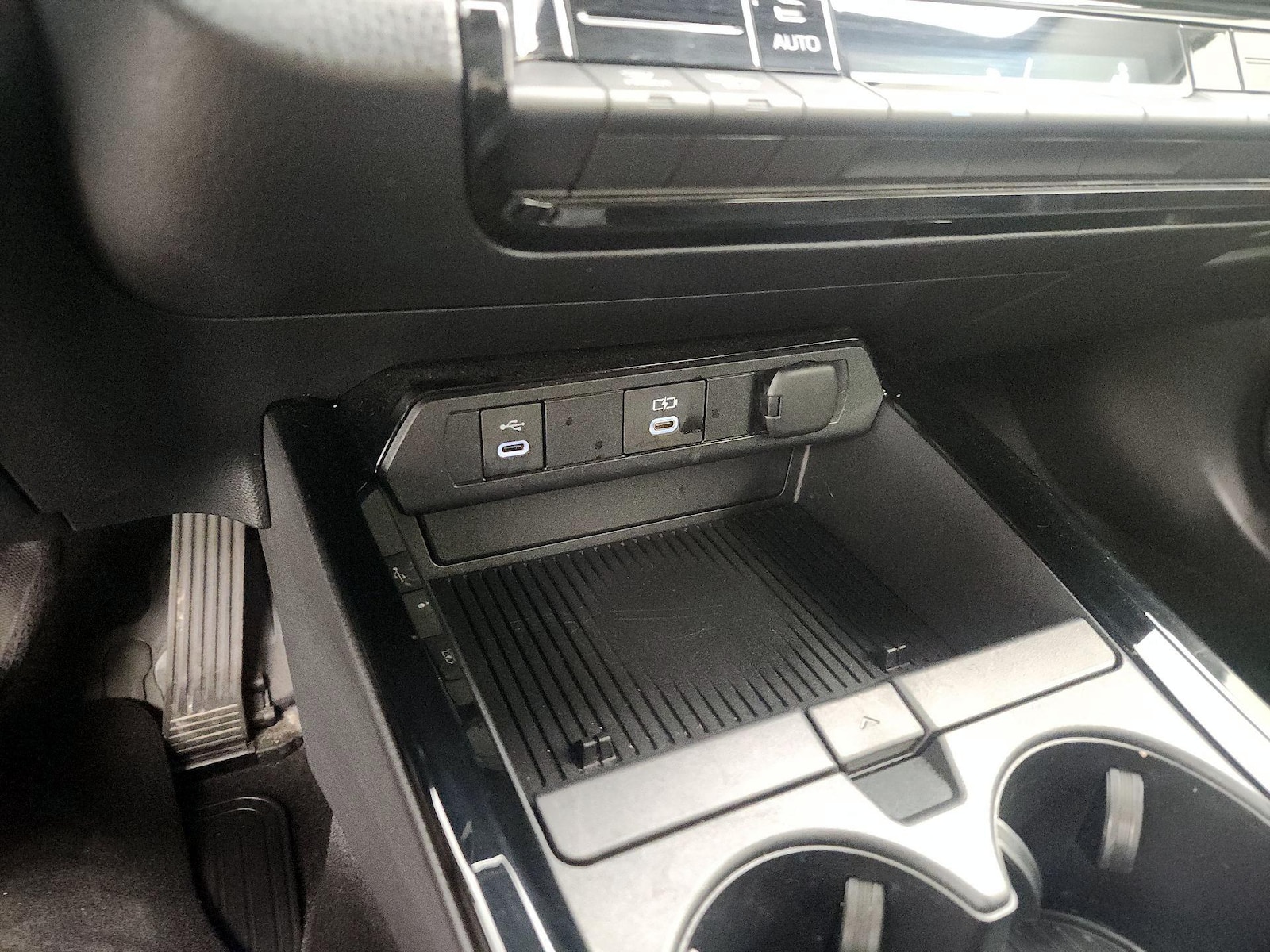 2025 Toyota Prius LE - Photo 19