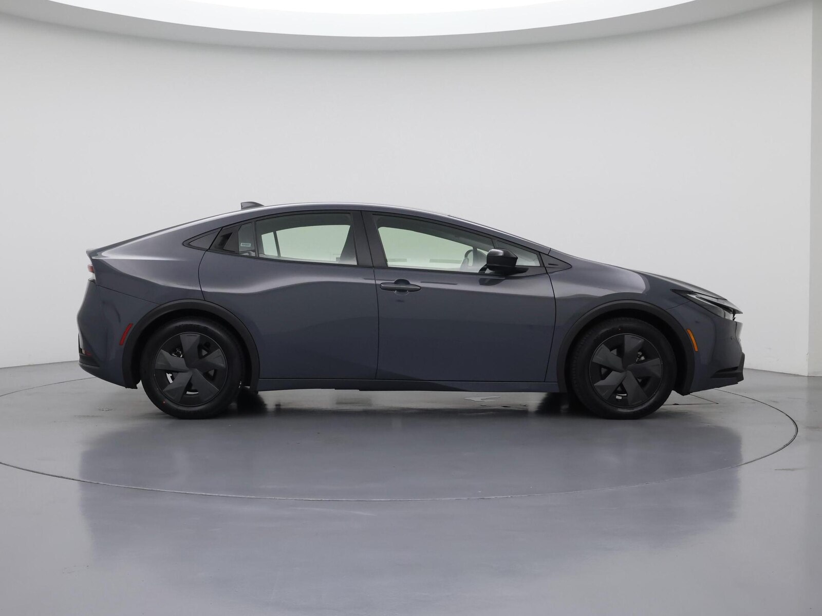 2025 Toyota Prius LE - Photo 8