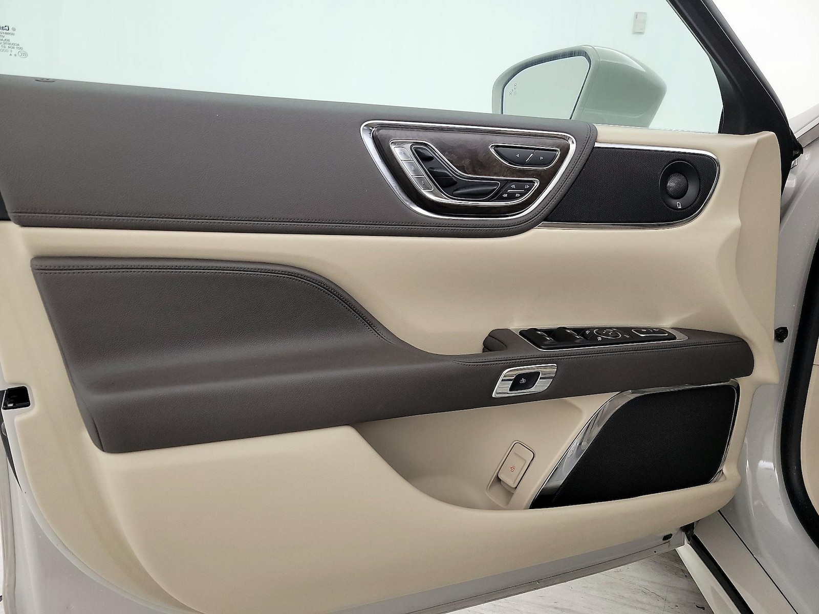 2020 Lincoln Continental Reserve - Photo 13