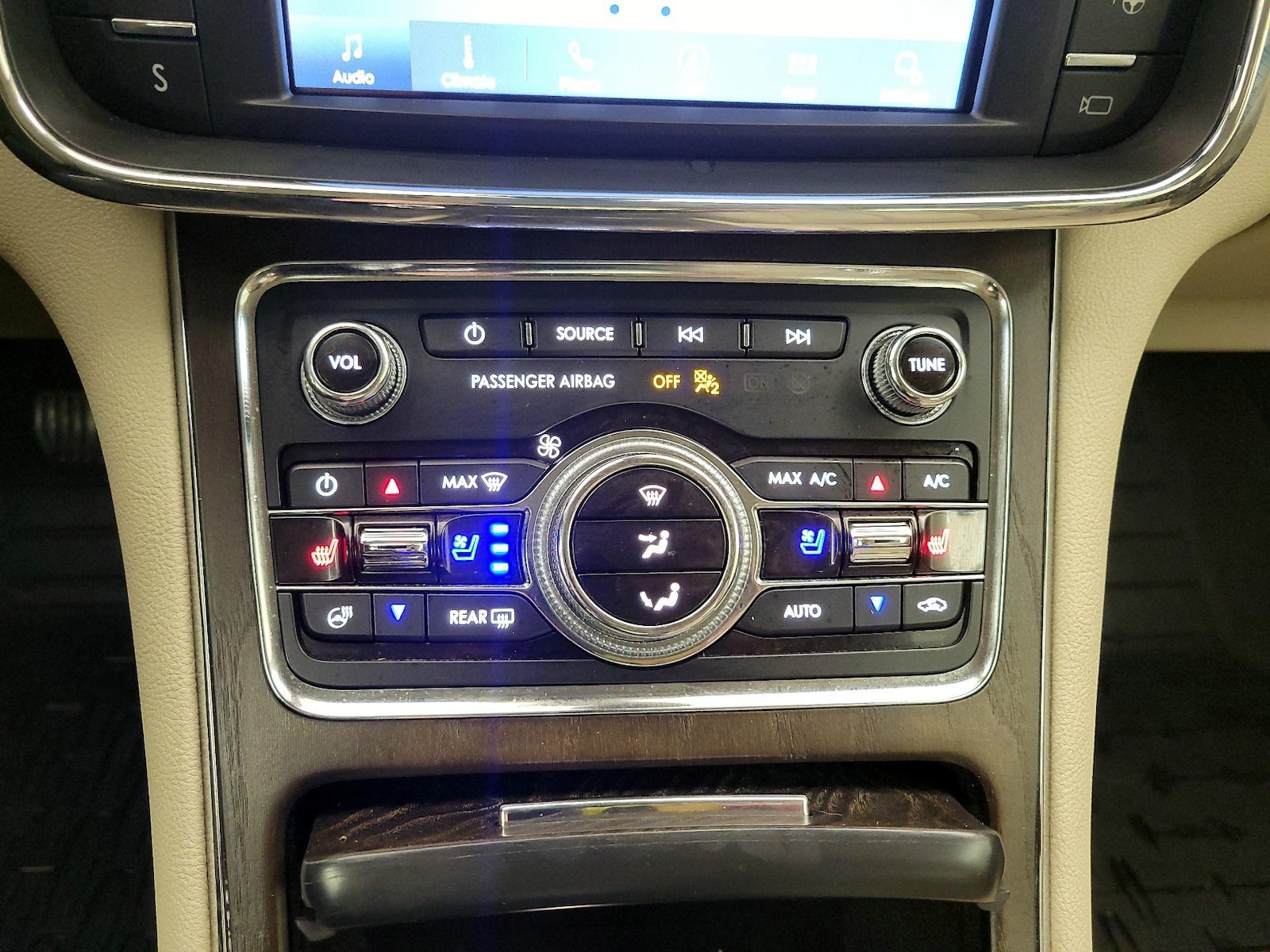 2020 Lincoln Continental Reserve - Photo 18
