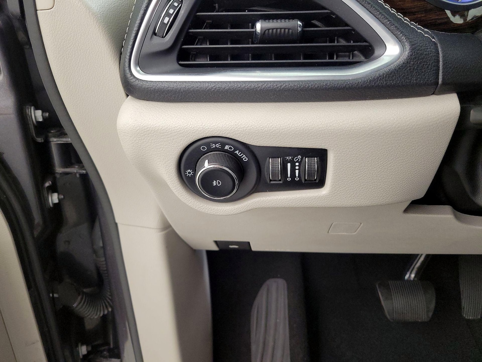 2023 Chrysler Pacifica Limited - Photo 14