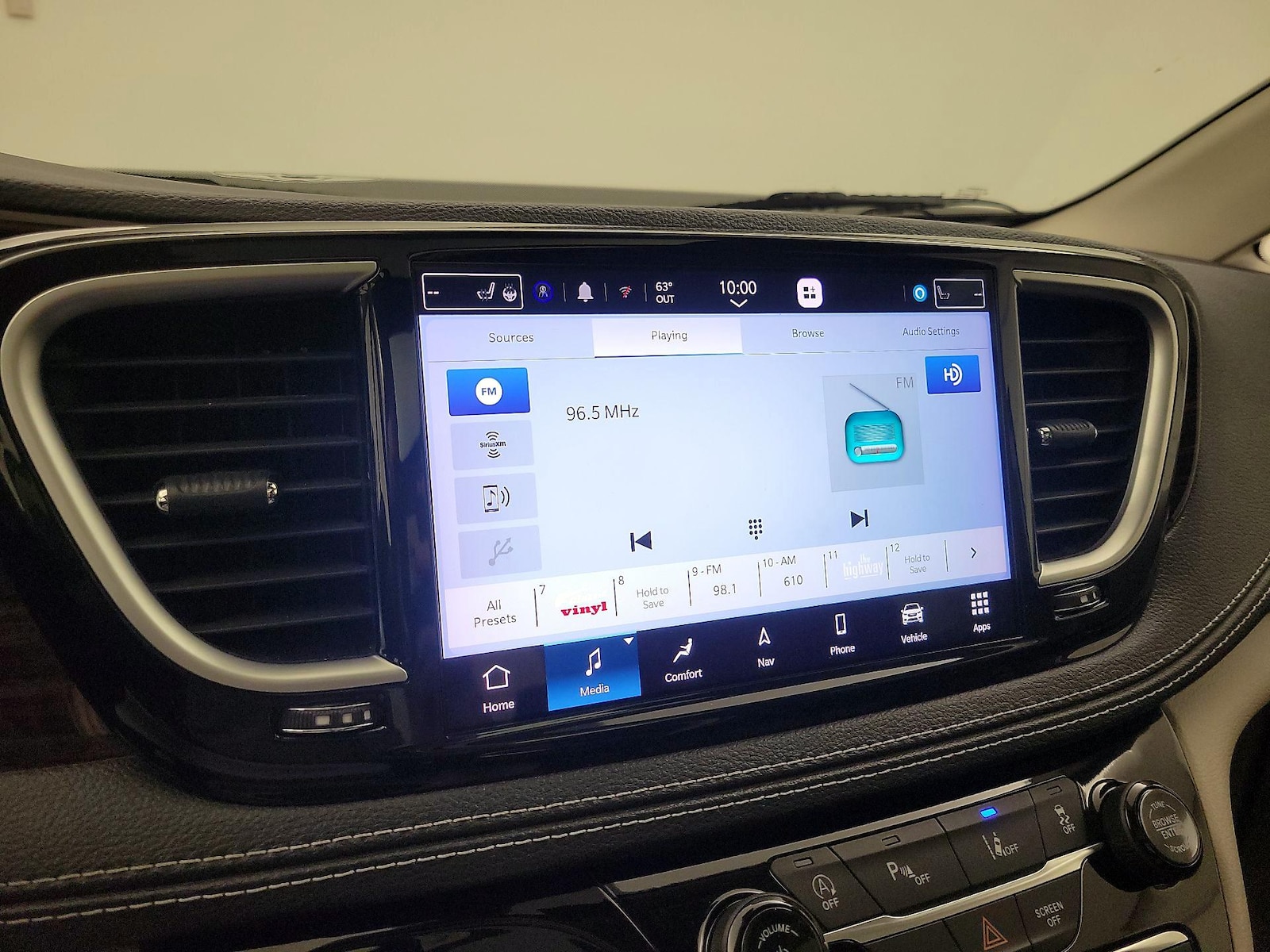 2023 Chrysler Pacifica Limited - Photo 17