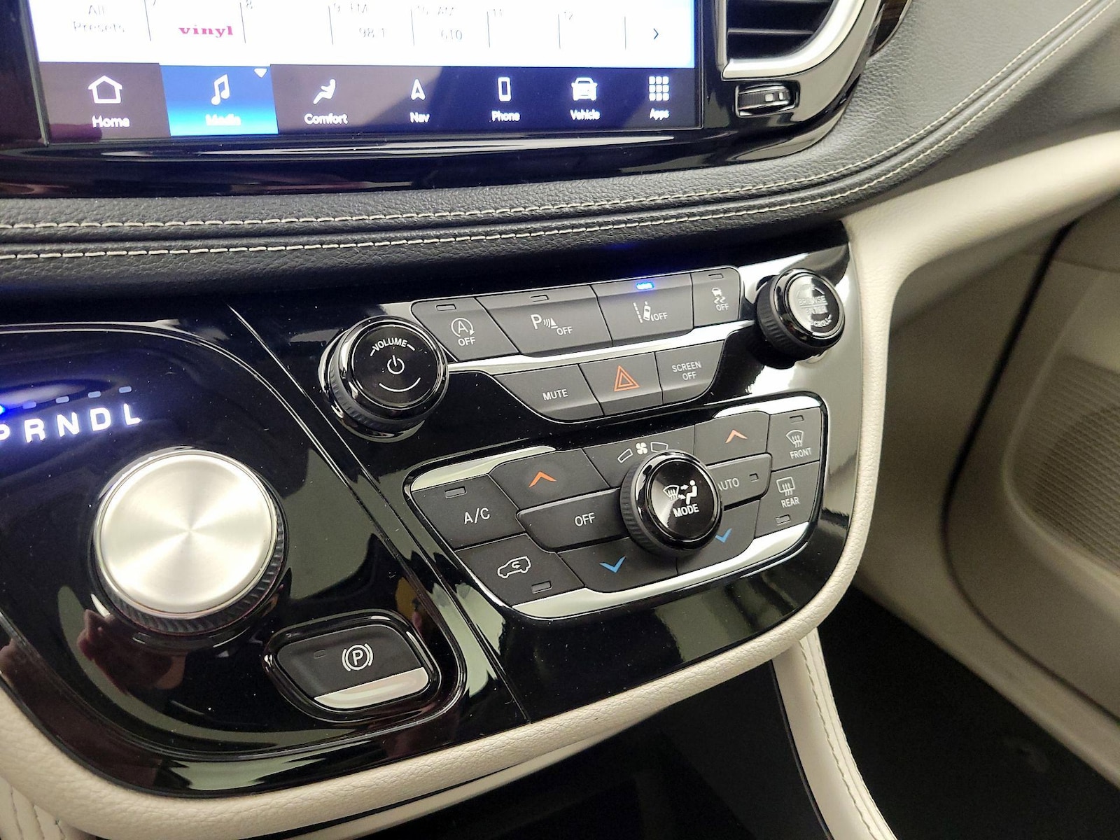 2023 Chrysler Pacifica Limited - Photo 18