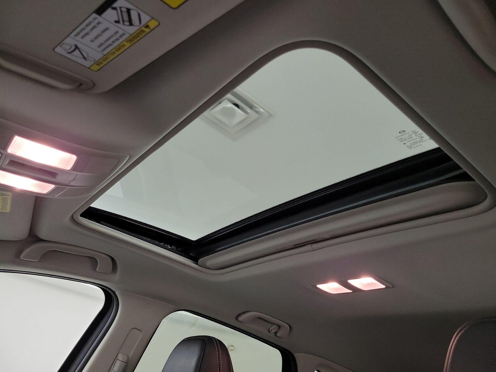 Sunroof(s) & Overhead Airbags