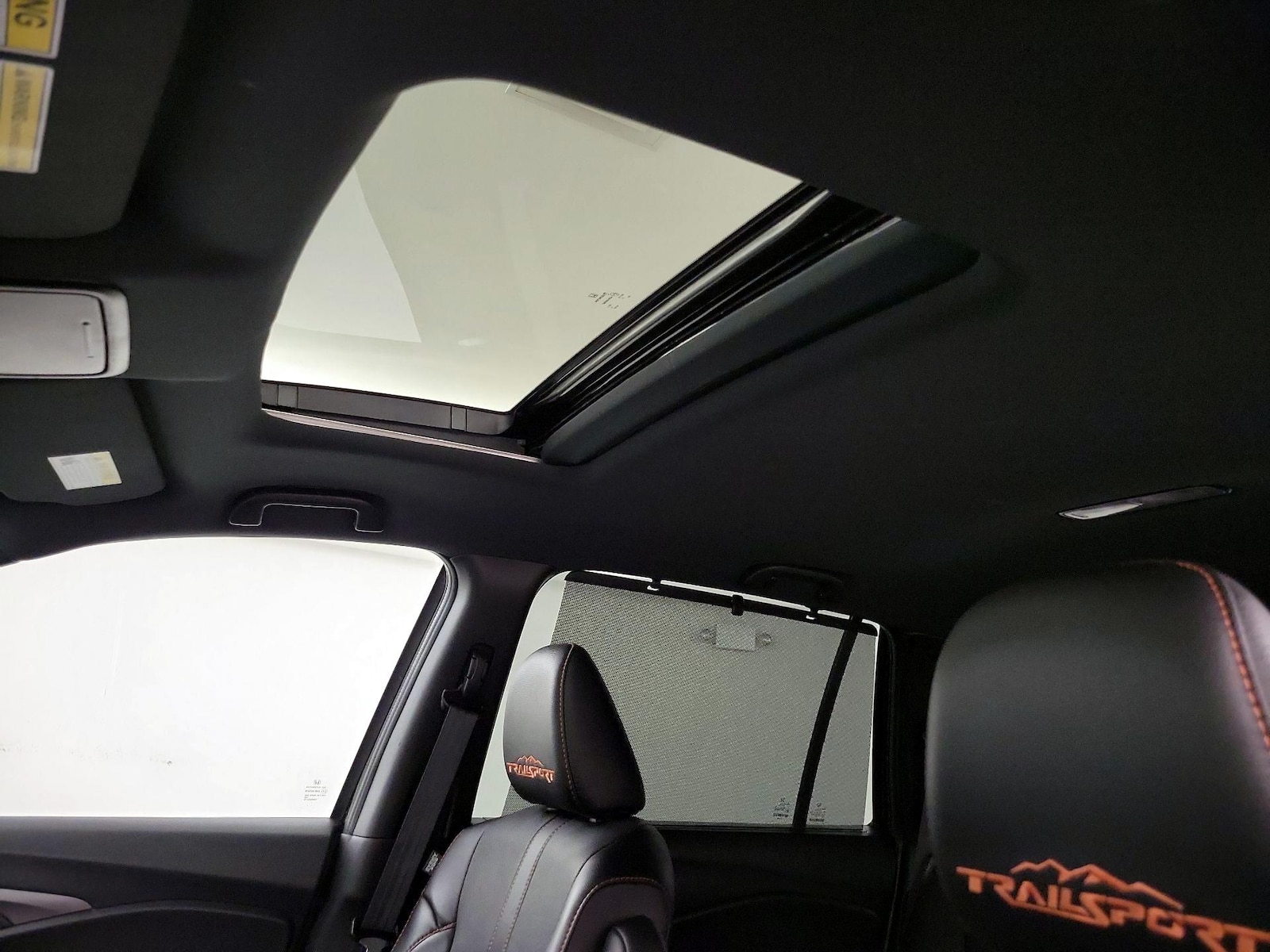 Sunroof(s) & Overhead Airbags