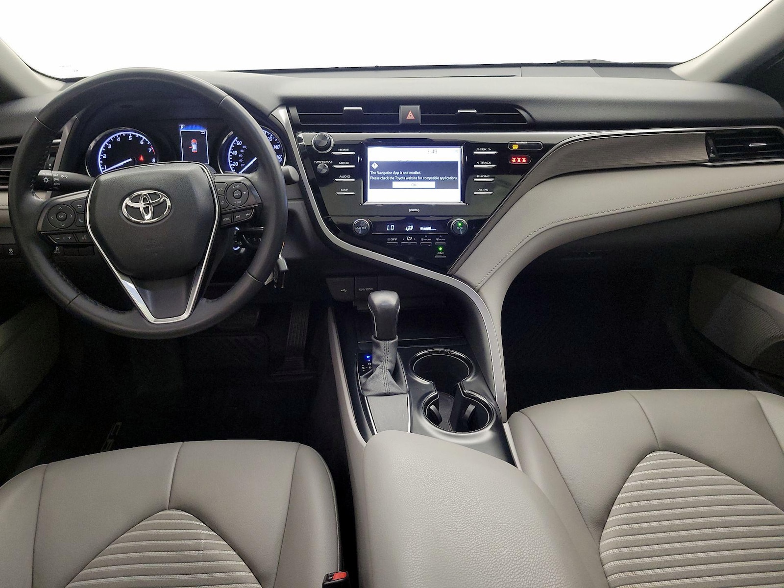 2020 Toyota Camry SE - Photo 10