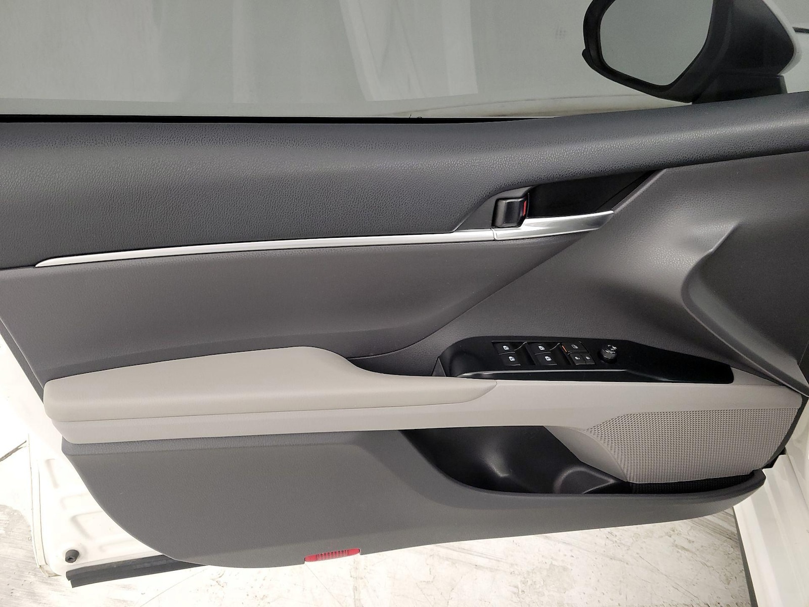 2020 Toyota Camry SE - Photo 13