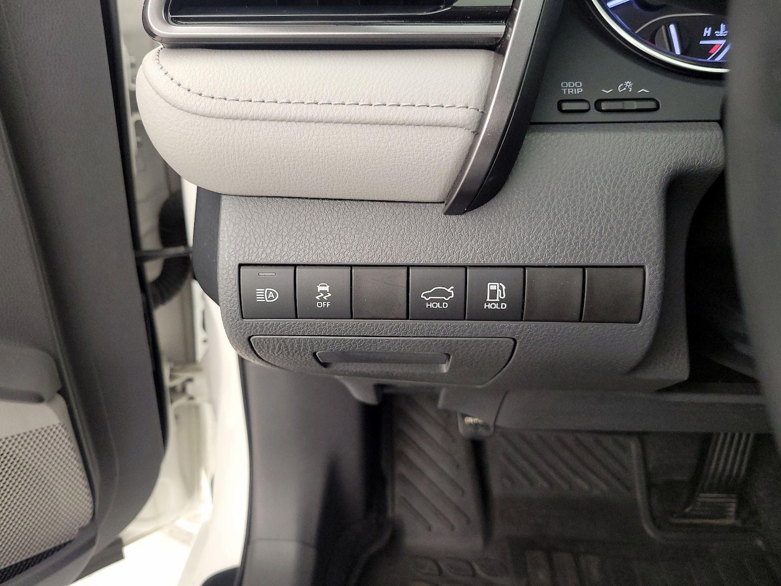 2020 Toyota Camry SE - Photo 14